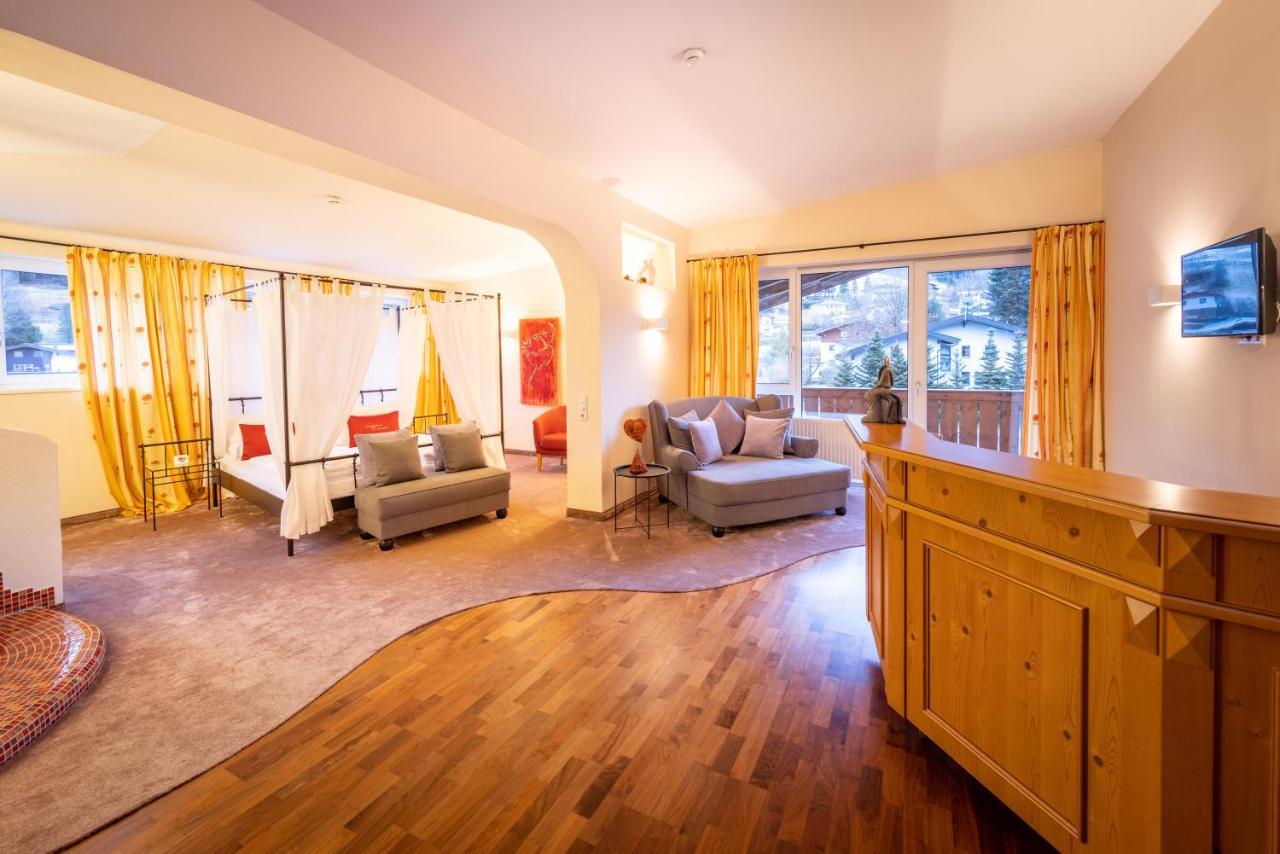 Junior Suite met Balkon en Uitzicht op de Bergen