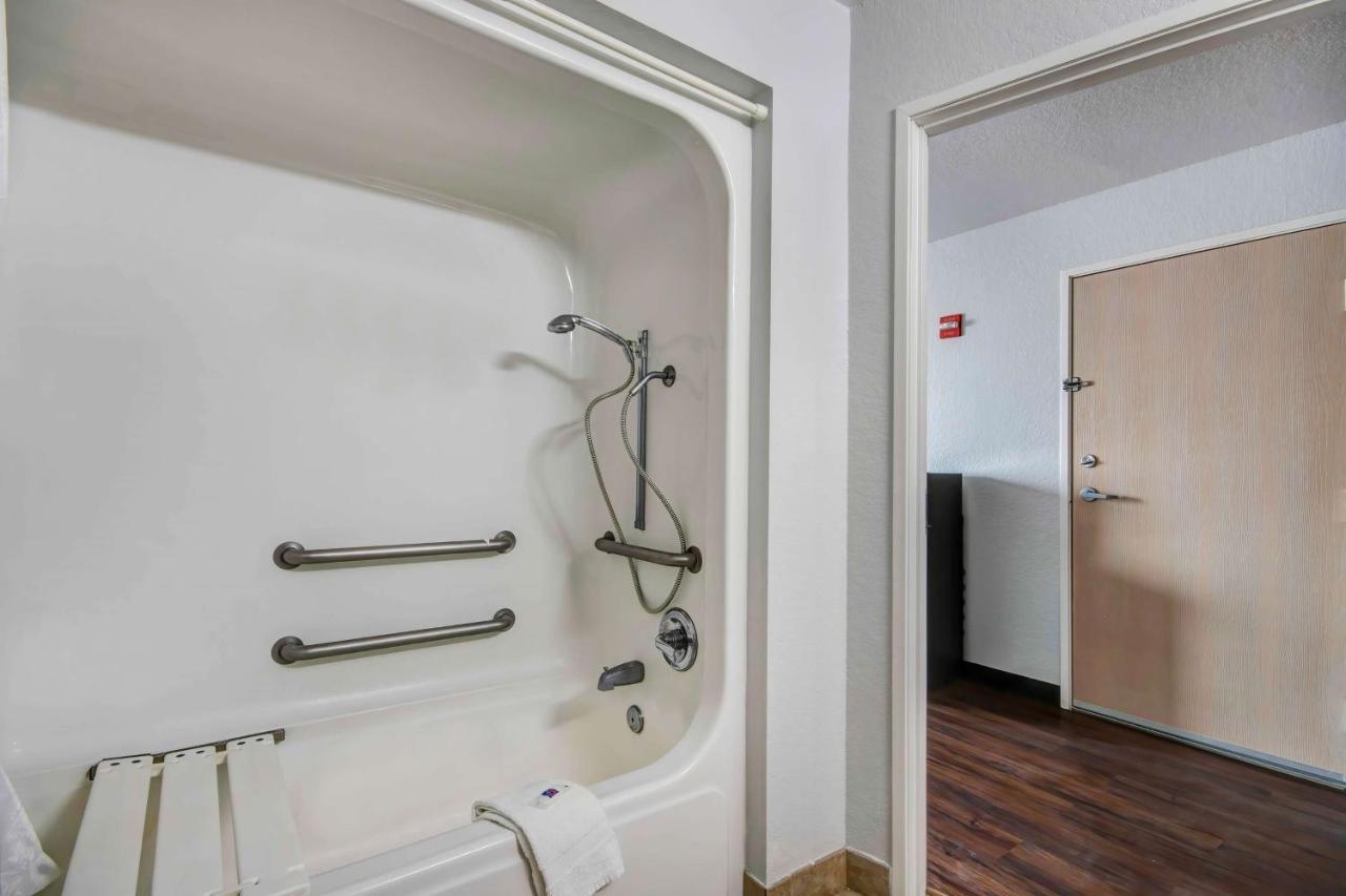 Queen Room Disability Access Non-Smoking