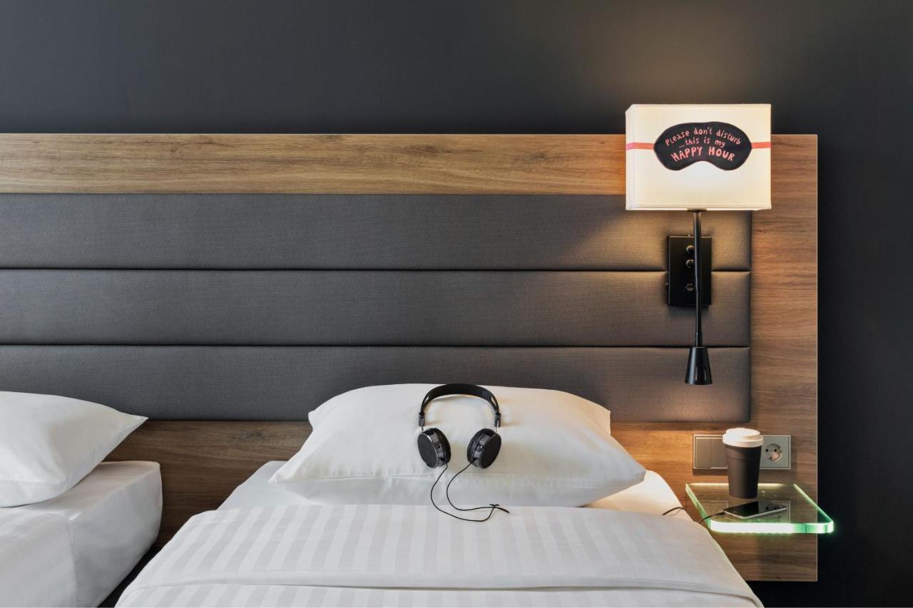Moxy Twin Sleeper Room City View