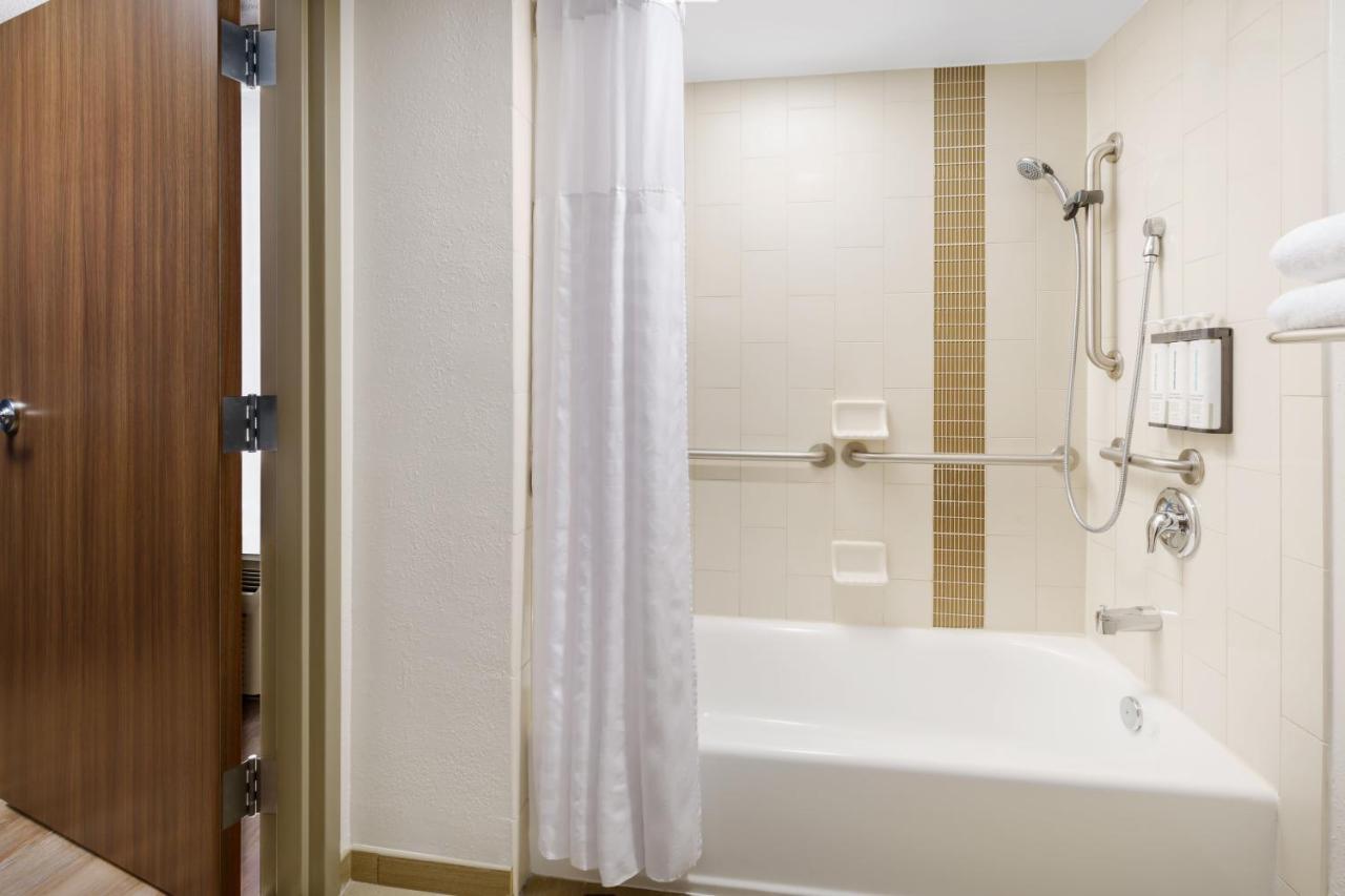 Quarto King com Banheira Acessível a Pessoas com Mobilidade Condicionada - Acesso a Pessoas com Mobilidade Condicionada
