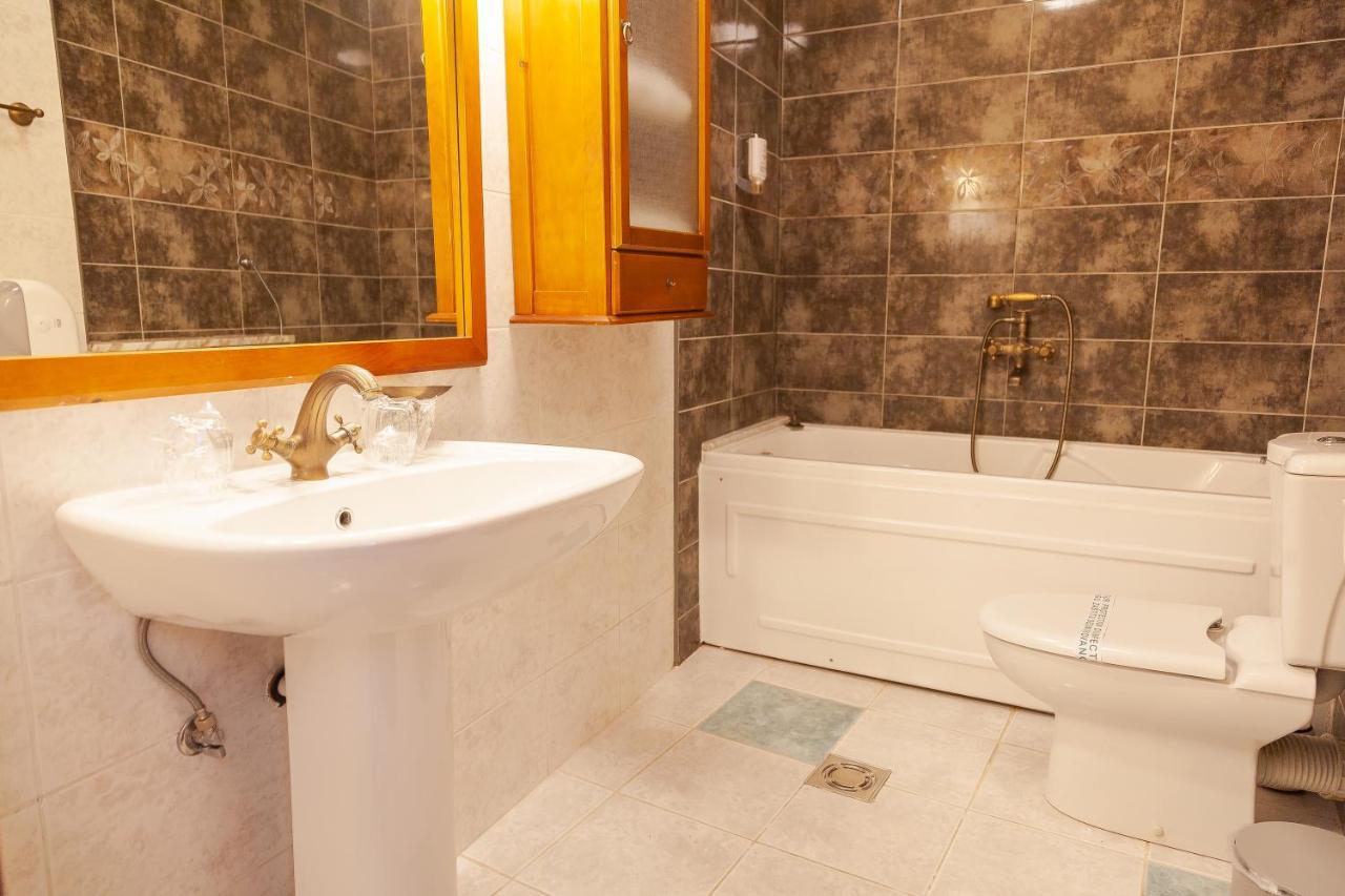 Deluxe Double Room Bath