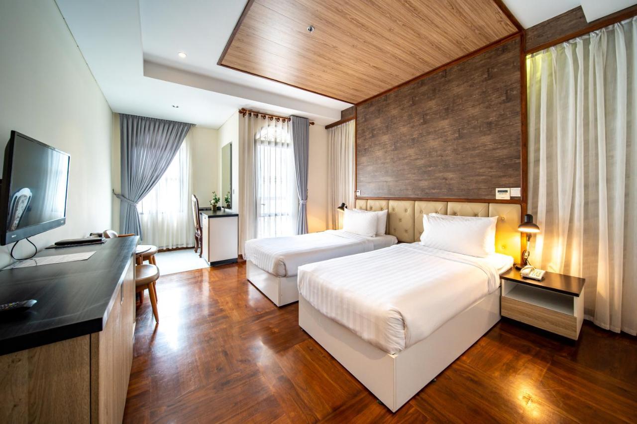 Deluxe Twin Room Balcony City View