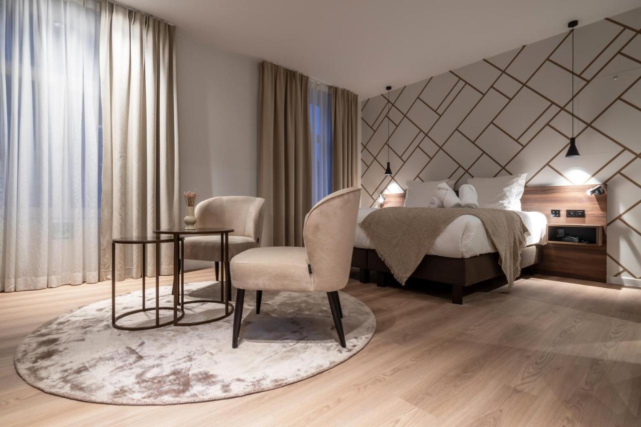 Large Double Room,1555223635:JPEG