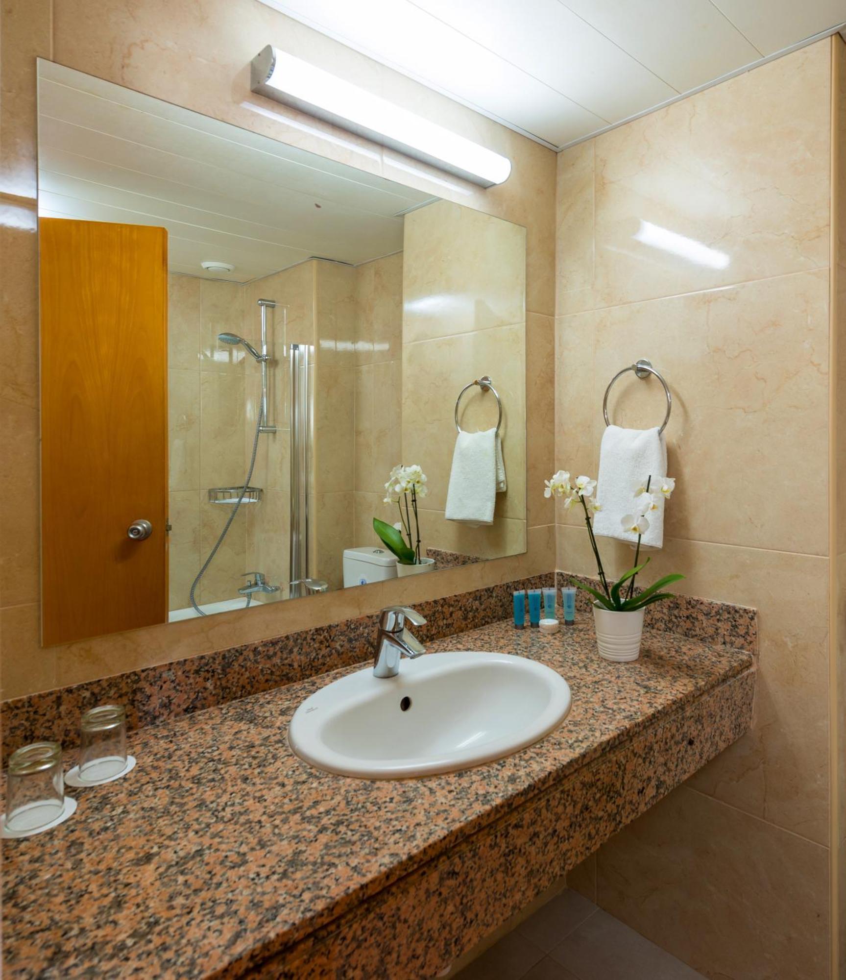 Double or Twin Room Inland View