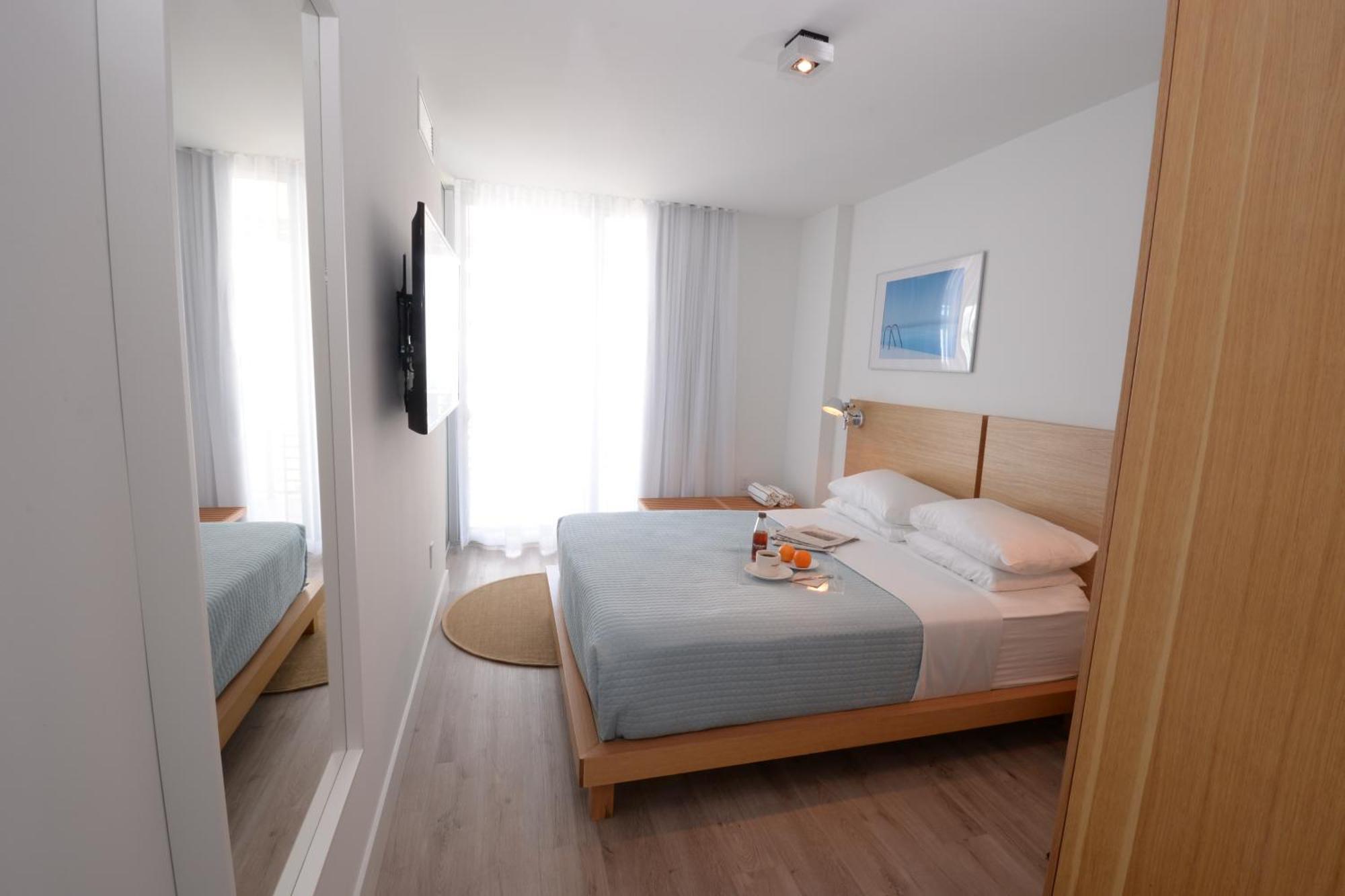 Oceanside One-Bedroom Suite with Kitchenette and Balcony