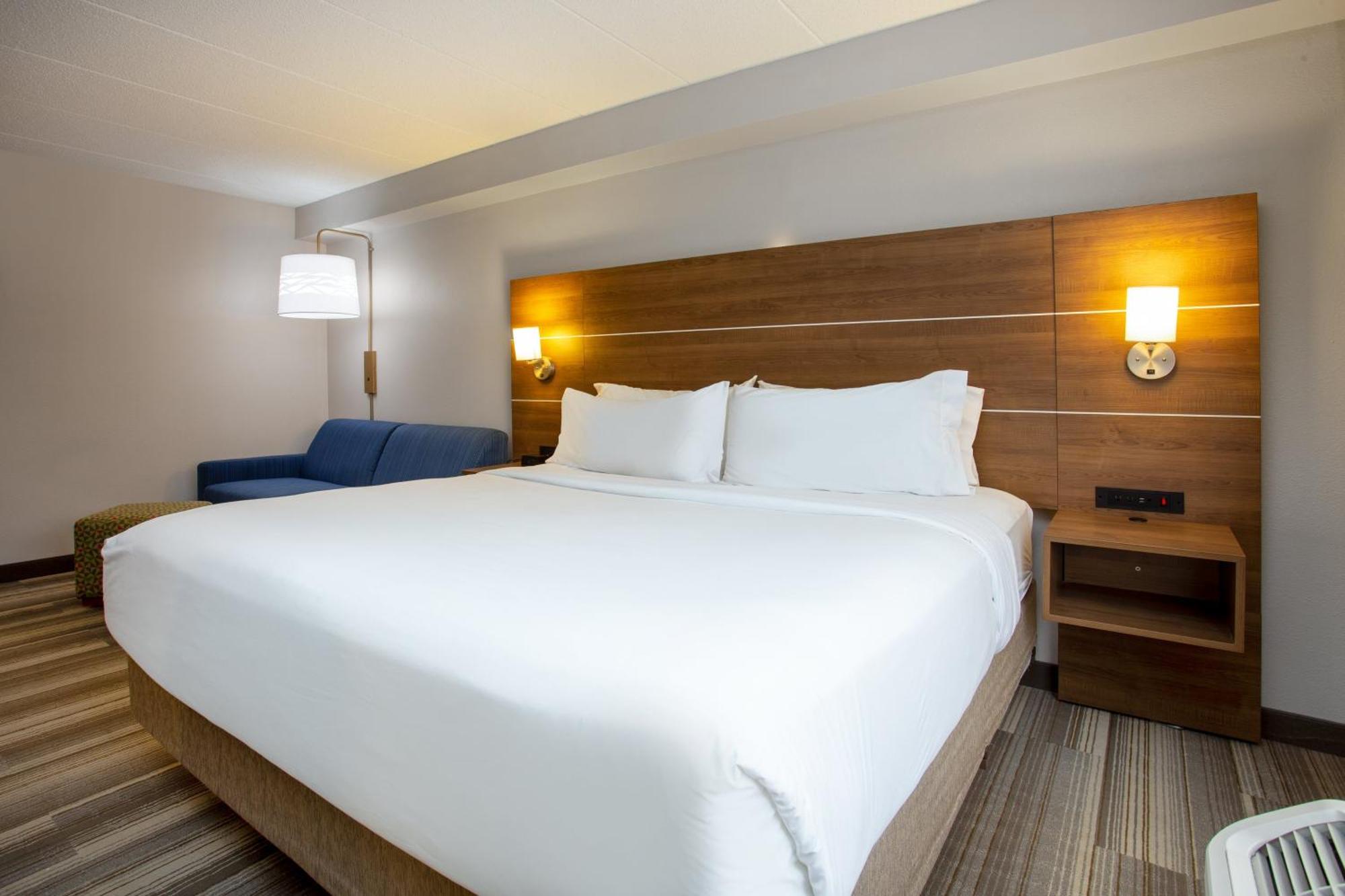 Standard King Room with Sofa Bed,1282553893:JPEG