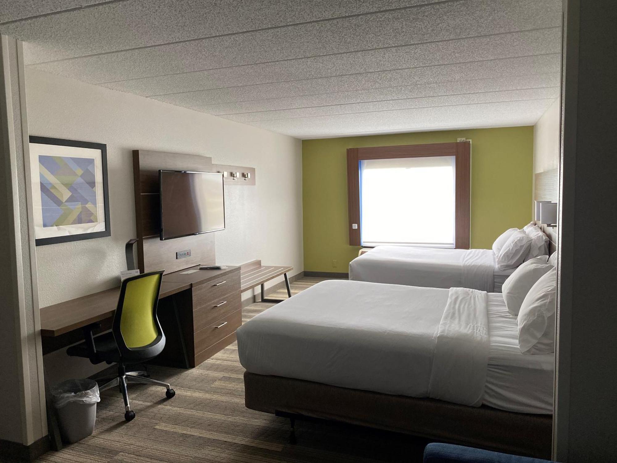 Standard Room with Two Queen Beds,1450081822:JPEG