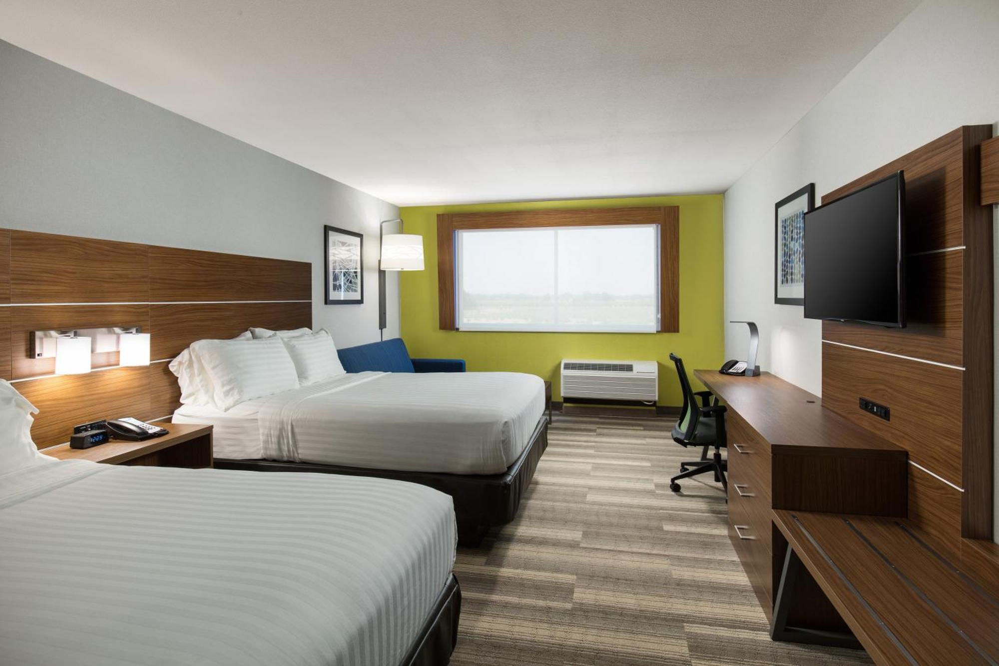 Standard Queen Room Two Queen Beds Communications Accessible