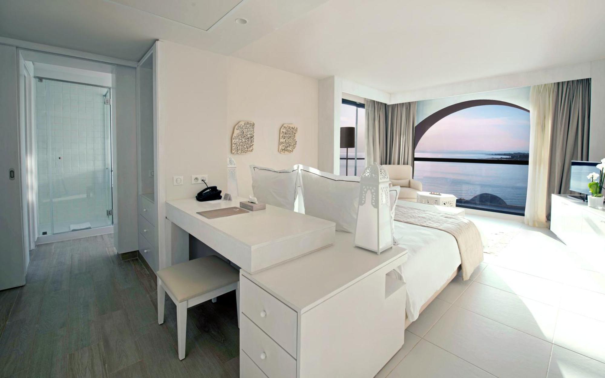 Deluxe Twin or Double Suite Partial Sea View