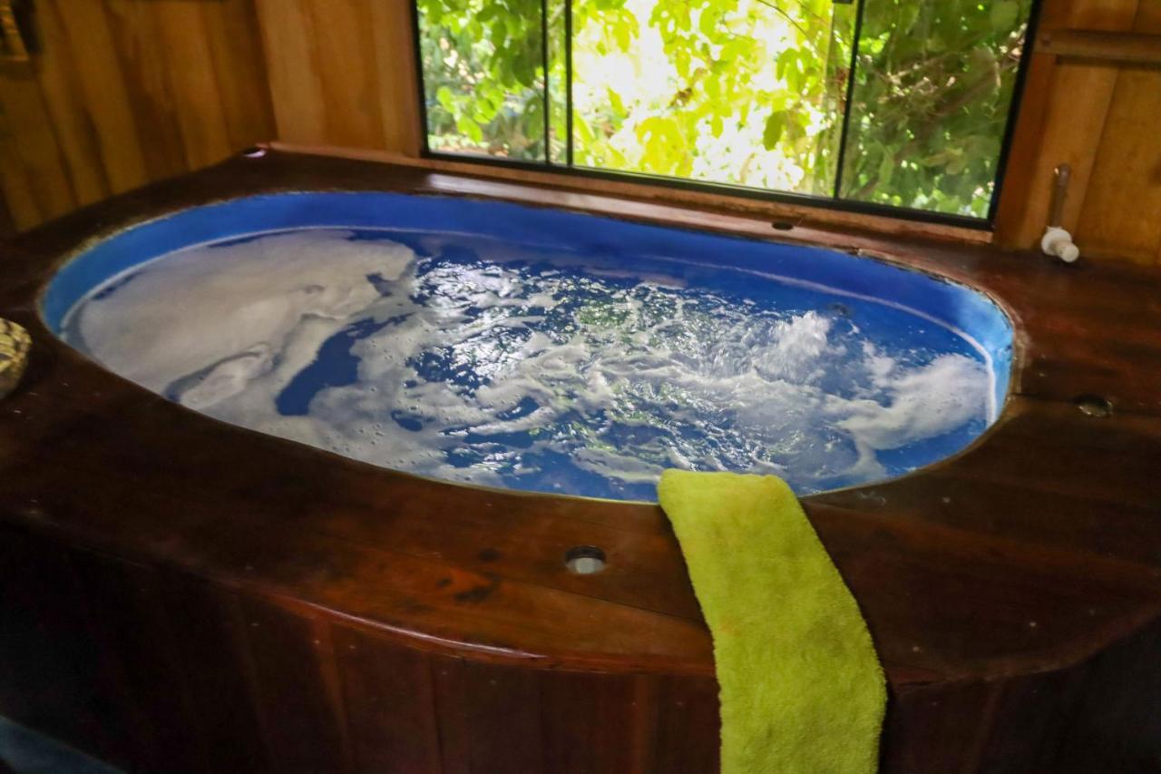 Deluxe Suite Spa Bath