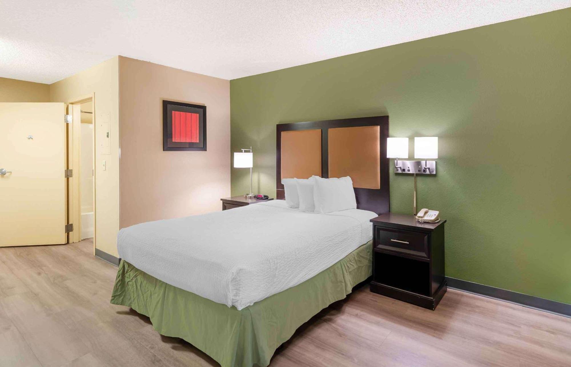 1 Queen Bed | Non-Smoking Kitchen