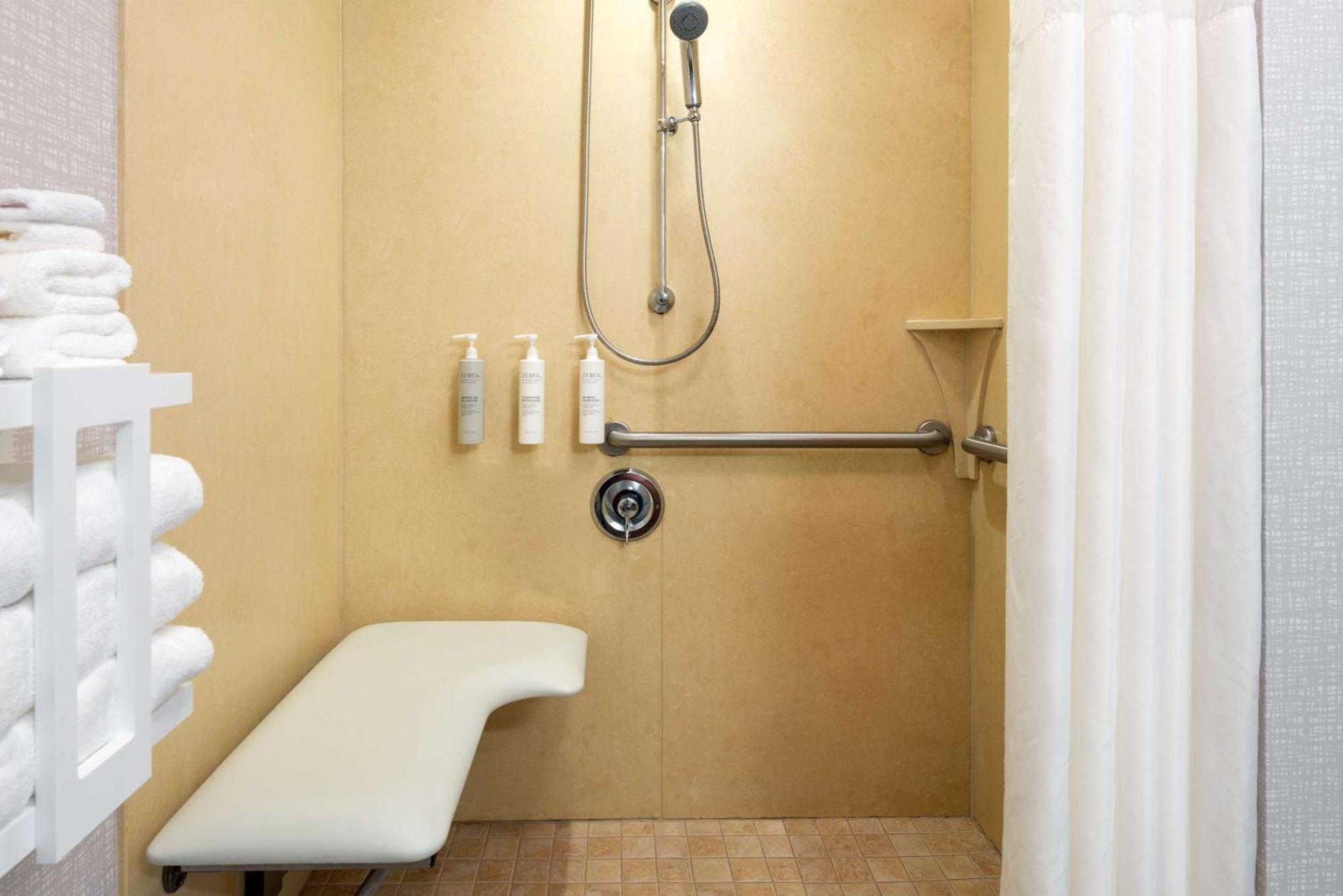King Studio Roll Shower Mobility Hearing Access or Non-Smoking