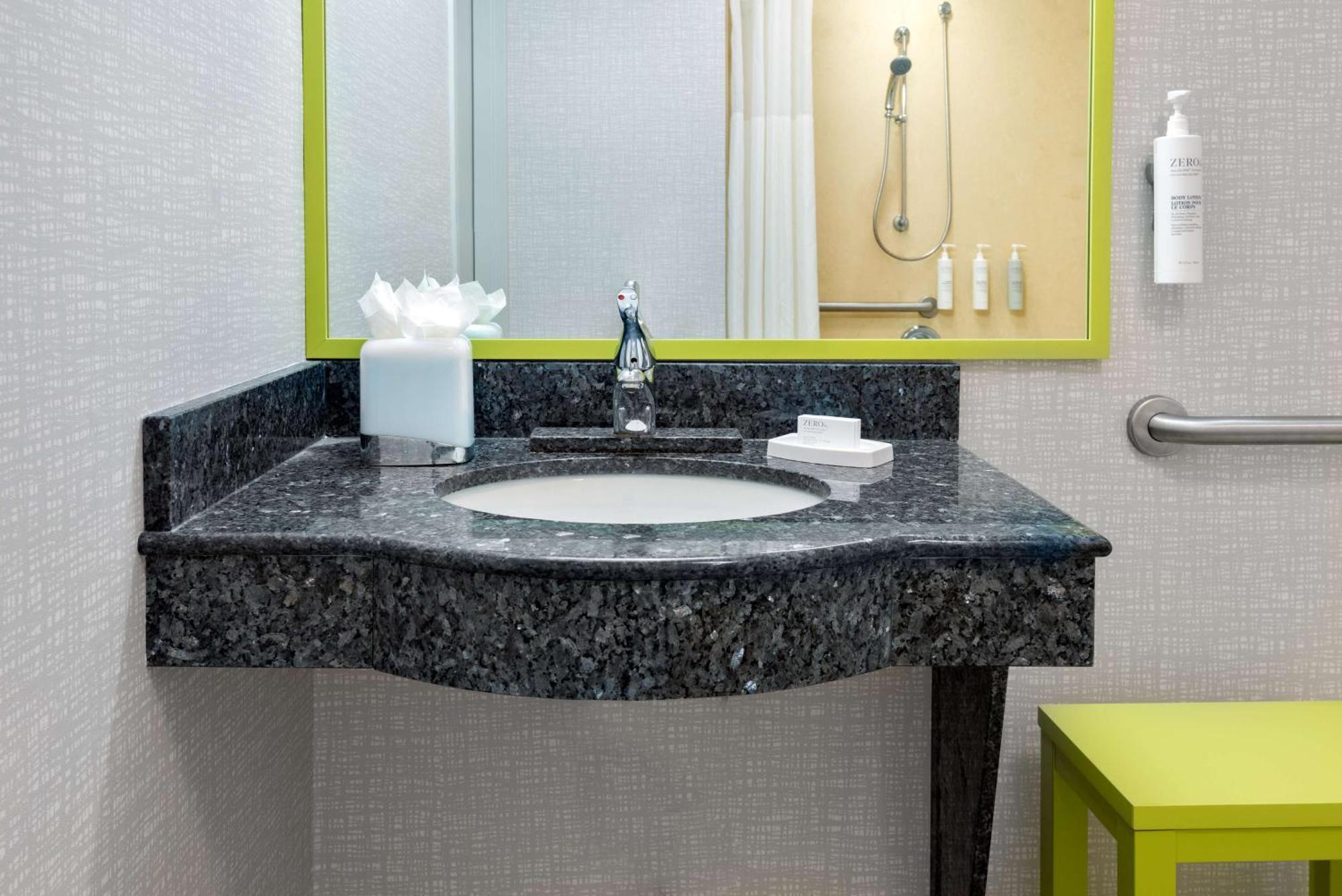 King Studio Roll Shower Mobility Hearing Access or Non-Smoking