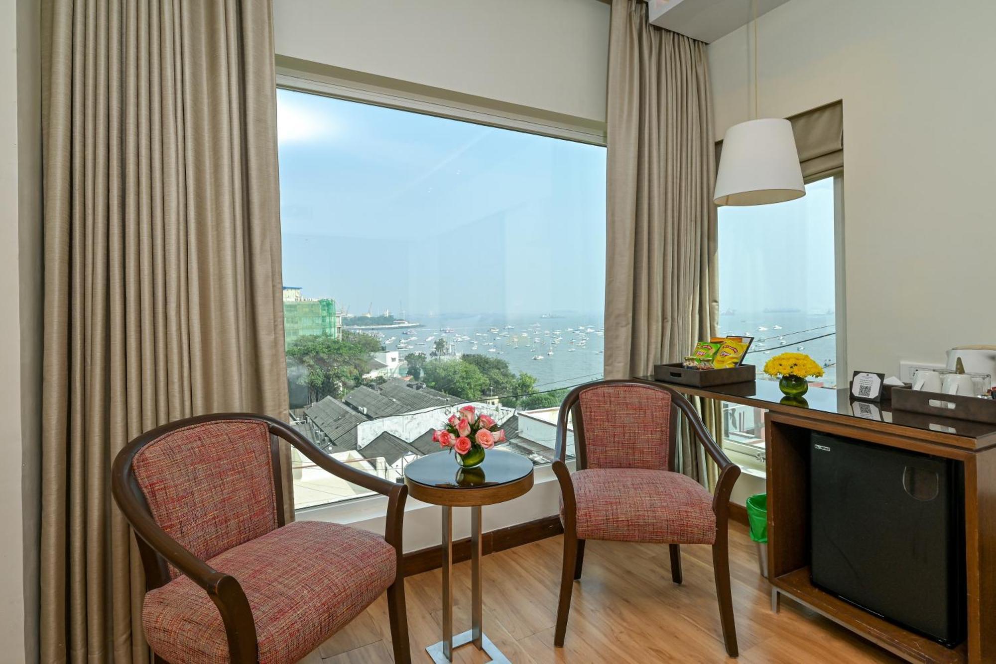 Suite Room Mini Bar Hamper Non-Alcoholic Bottle of chef’s choice veg or non-veg platter 4 pieces of laundry & unlimited drinks between 1830 1930 at Tamarind Restaurant T&C Apply,1549665535:JPEG