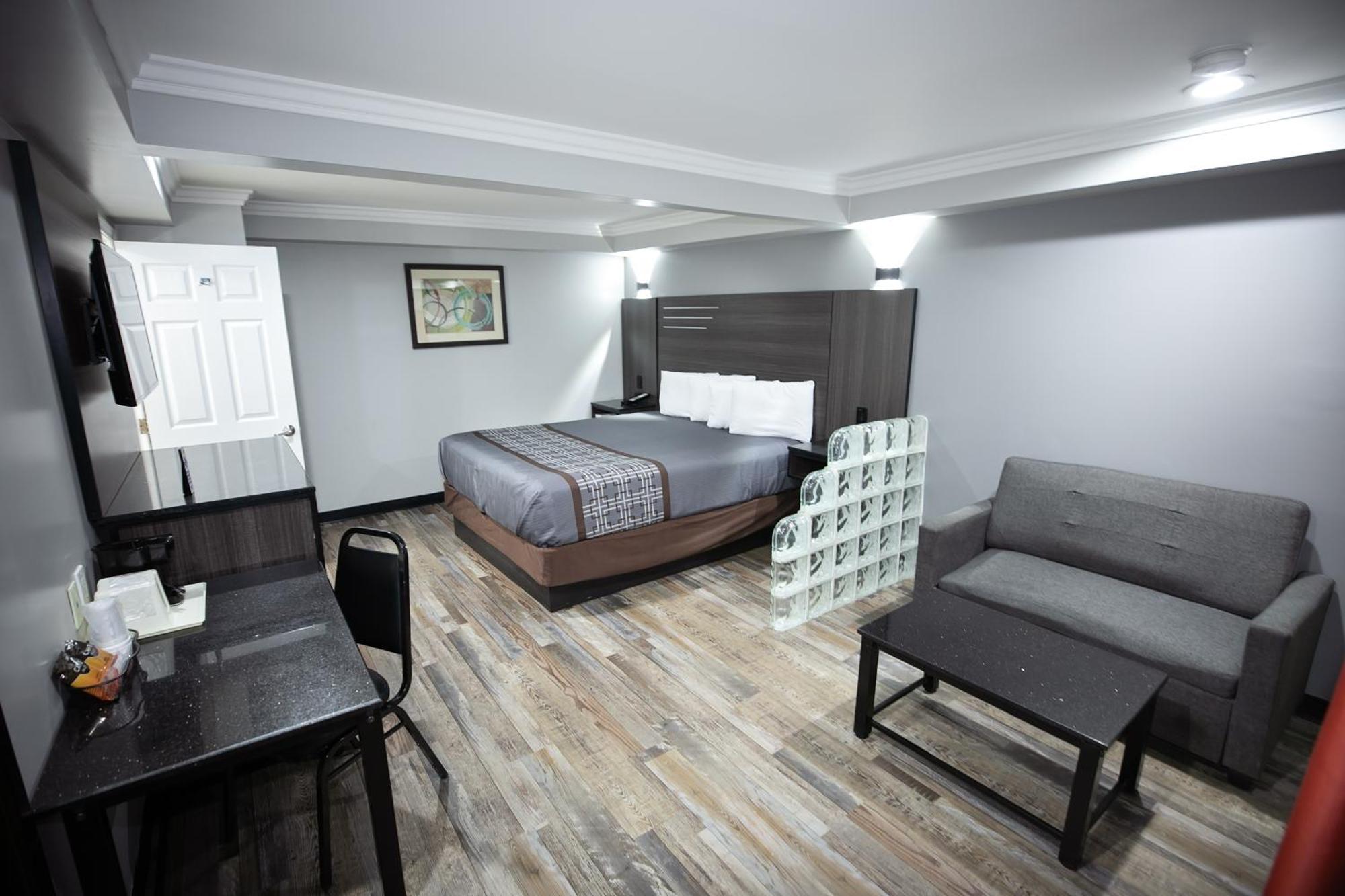King Suite Non-Smoking