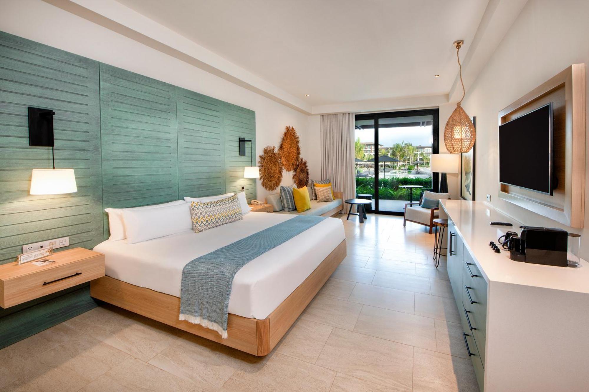 Resort King - Pool View Junior Suite,1516224352:JPEG