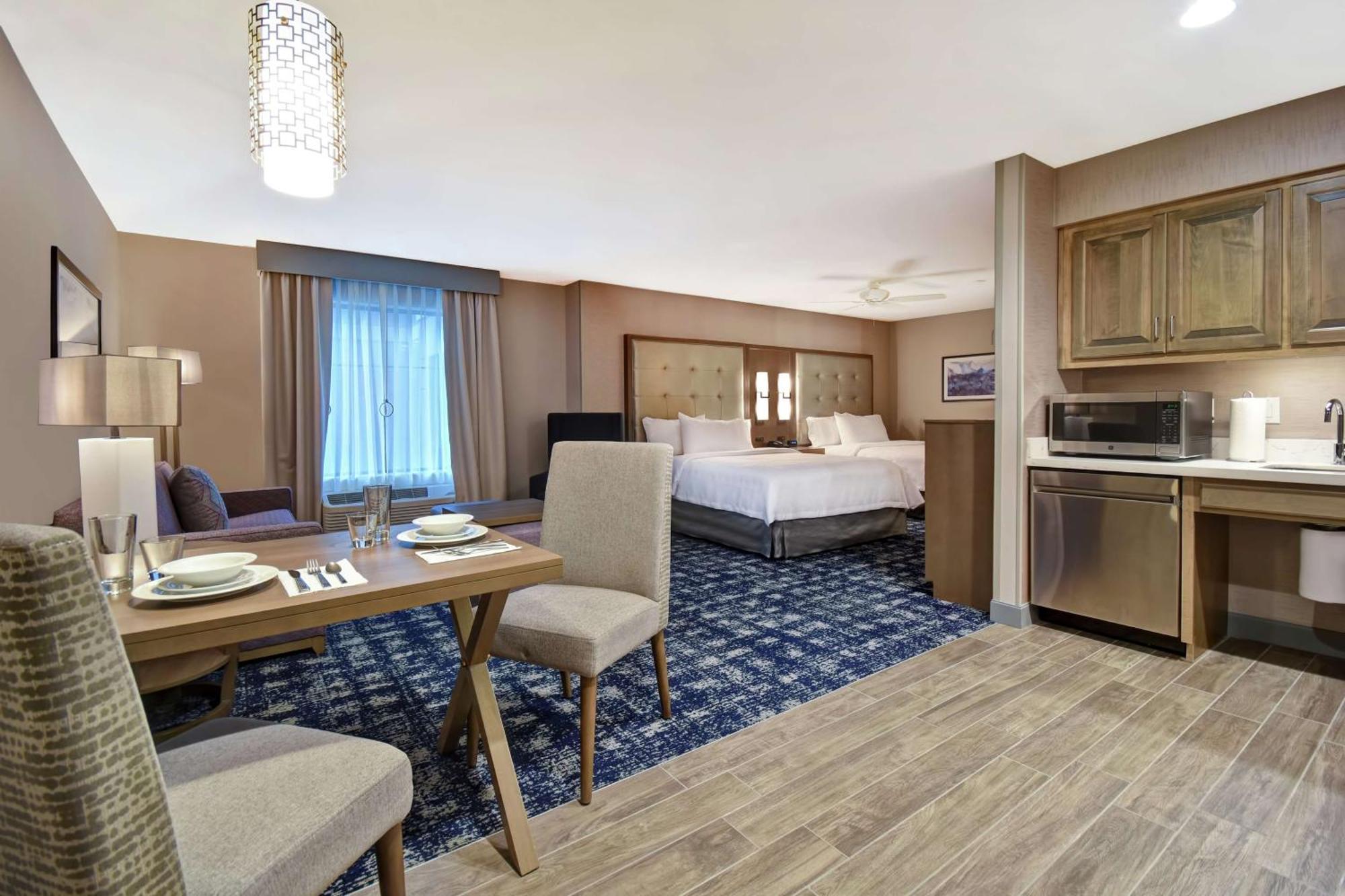 Queen Suite Two Queen Beds Mobility Hearing Access or Non-Smoking,1509333796:JPEG