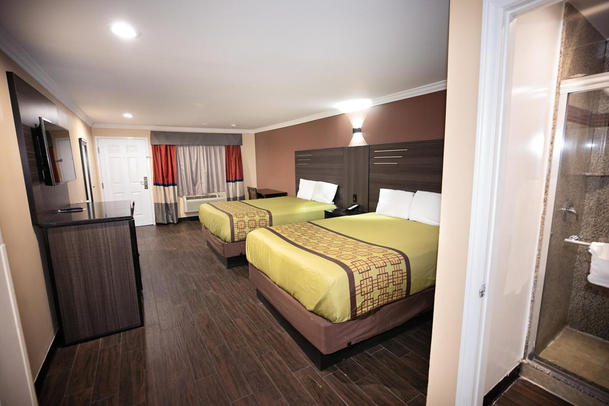 Standard Queen Room Two Queen Beds Non Smoking