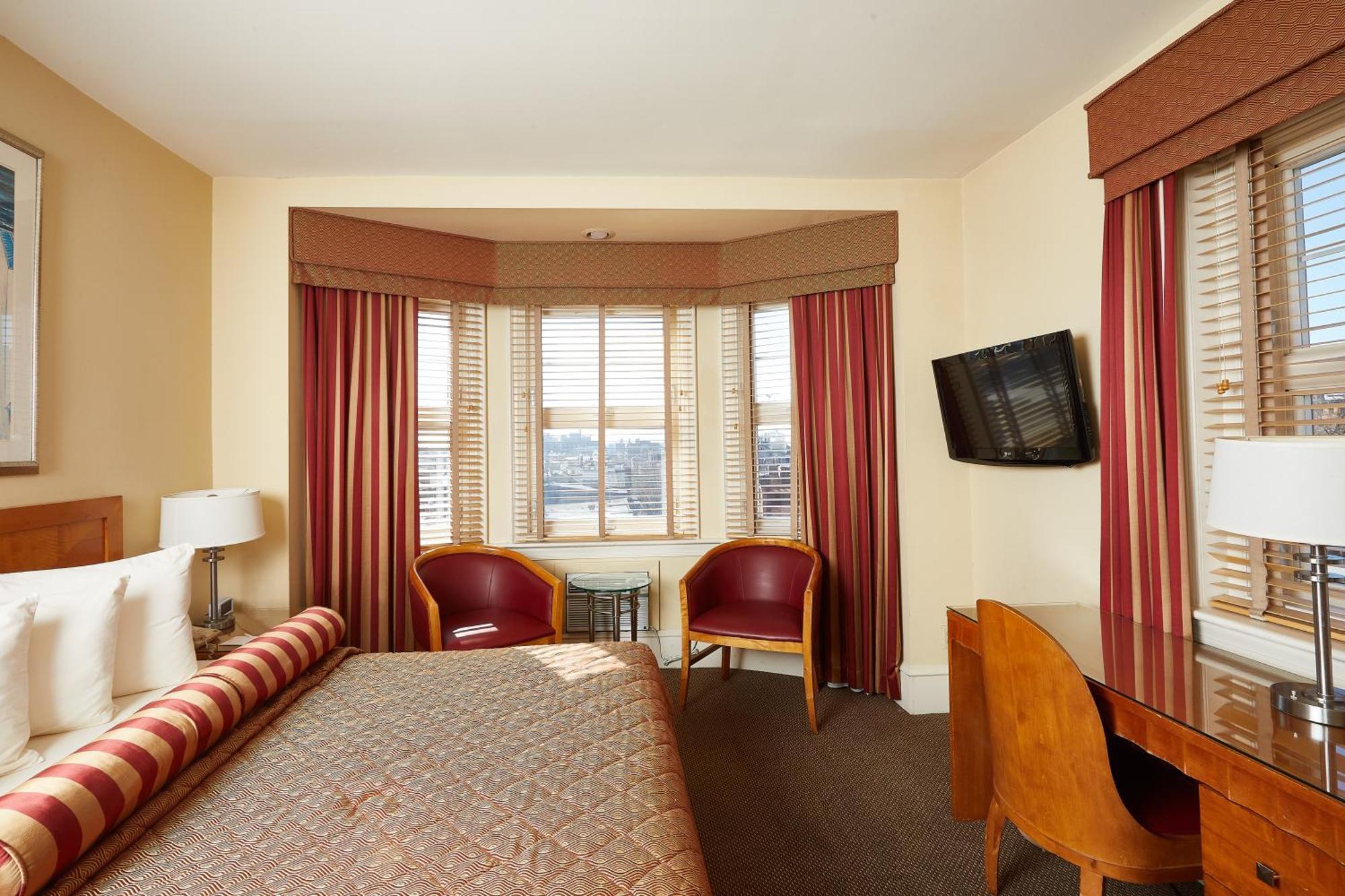 Deluxe Queen Room