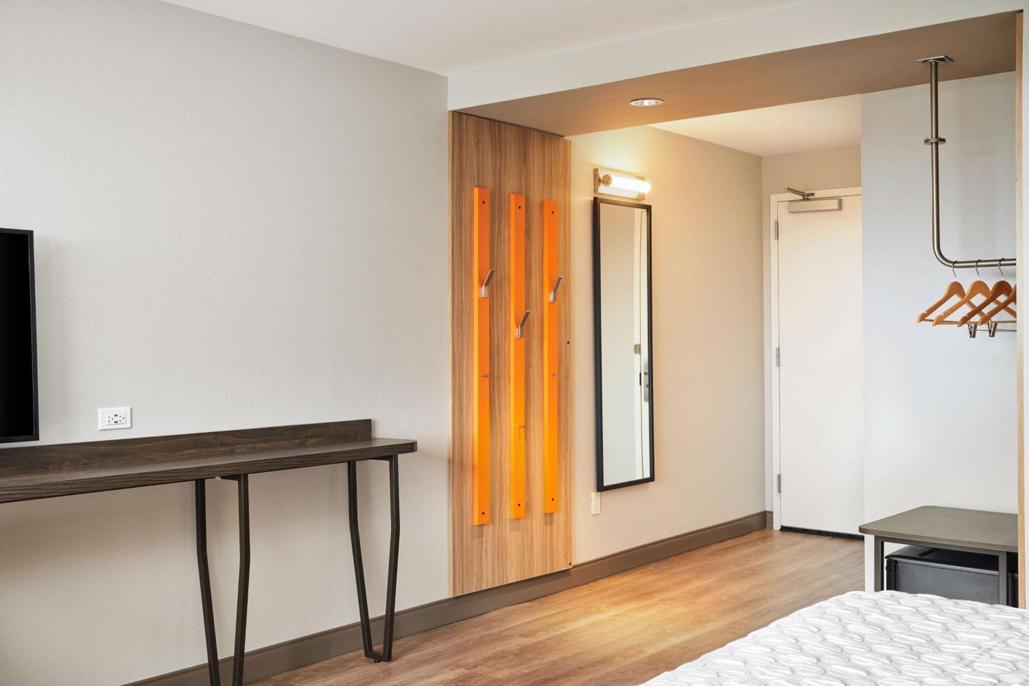 King Room Bath Tub Mobility Access