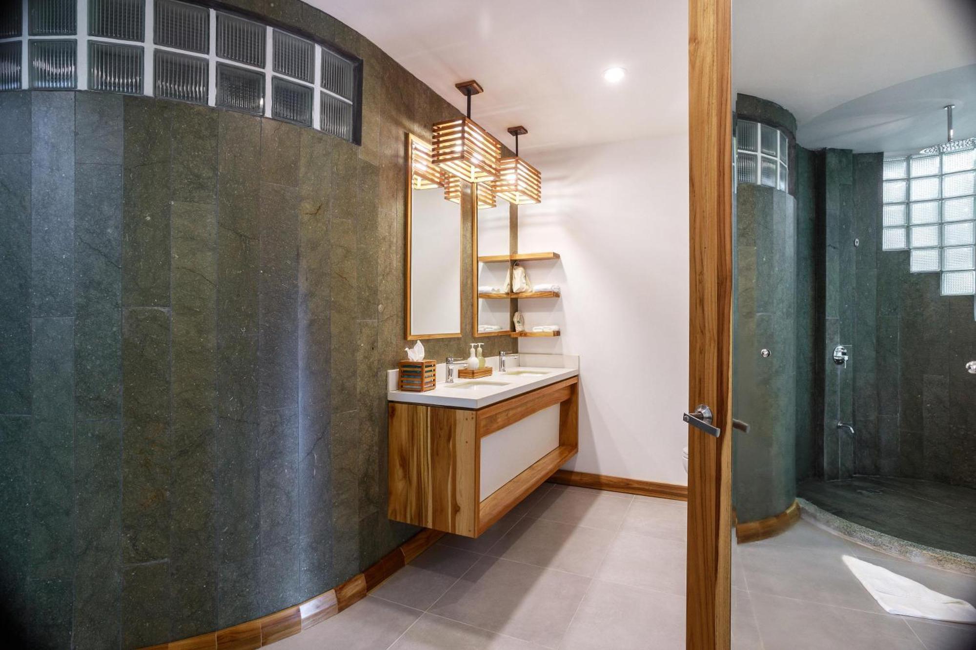 Ocean Breeze Suite