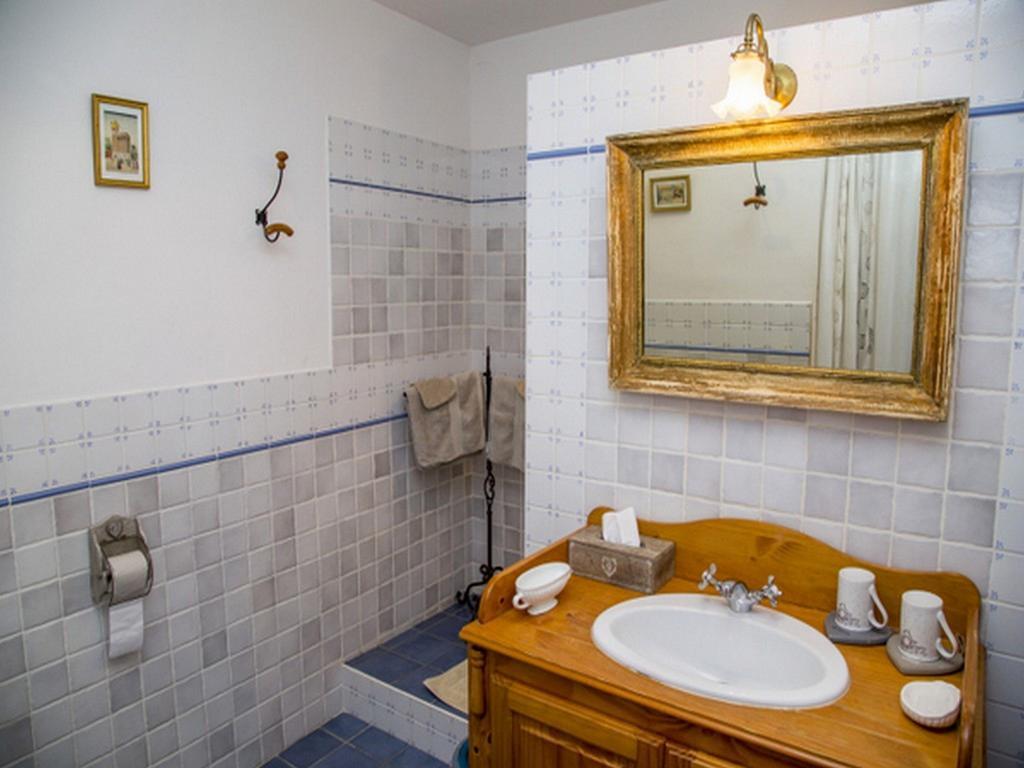 Large Double Room,153603415:JPEG