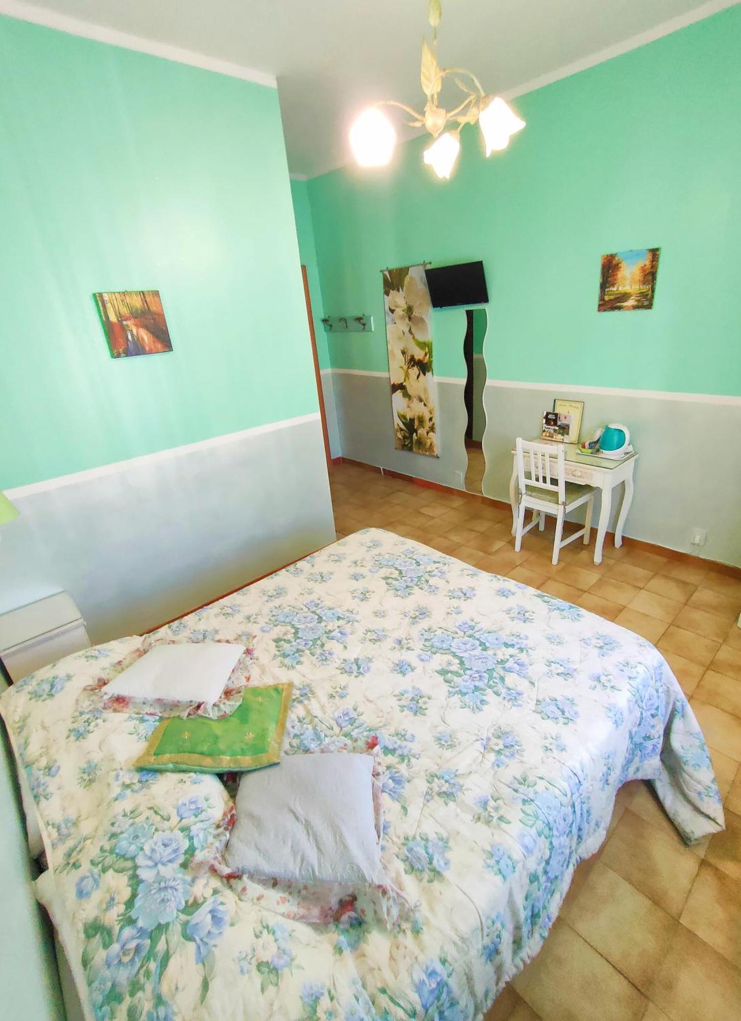 Double or Twin Room Private Bathroom