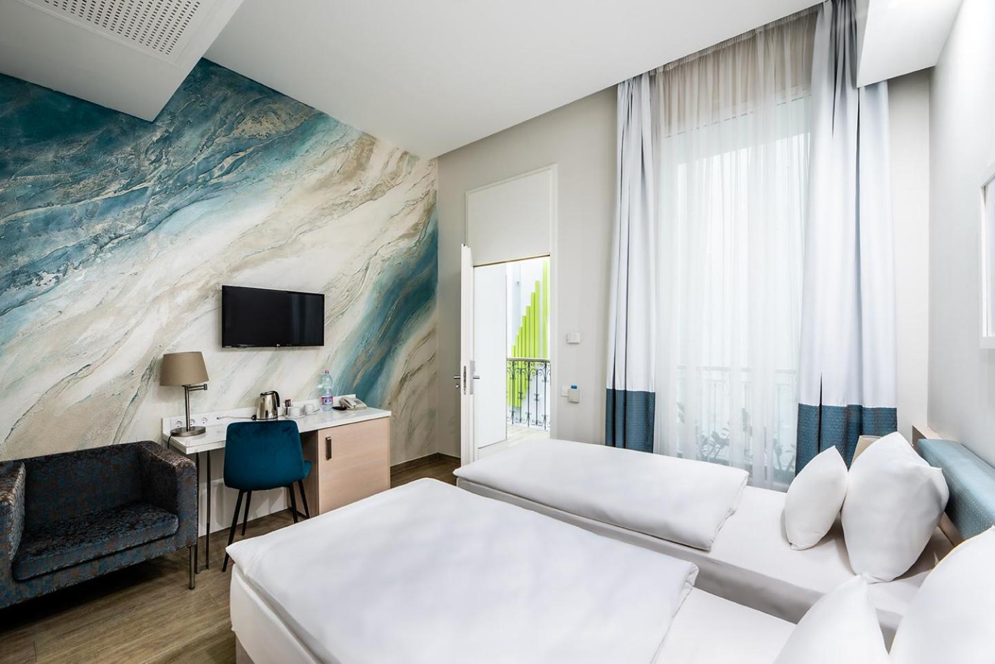 Double or twin room with Atrium view,1536057232:JPEG