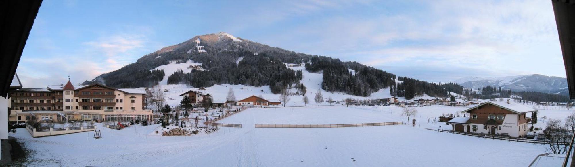 Familienzimmer mit Bergblick