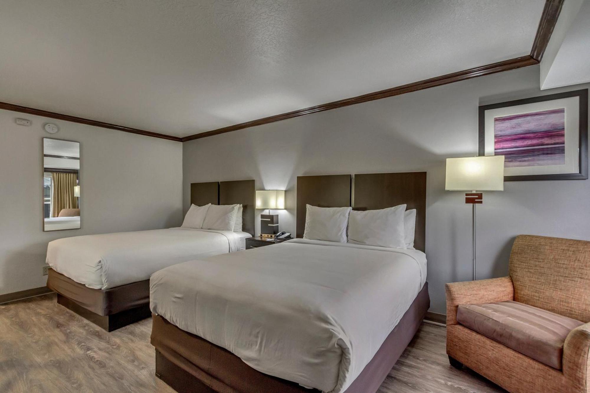 Queen Room Two Queen Beds Non-Smoking