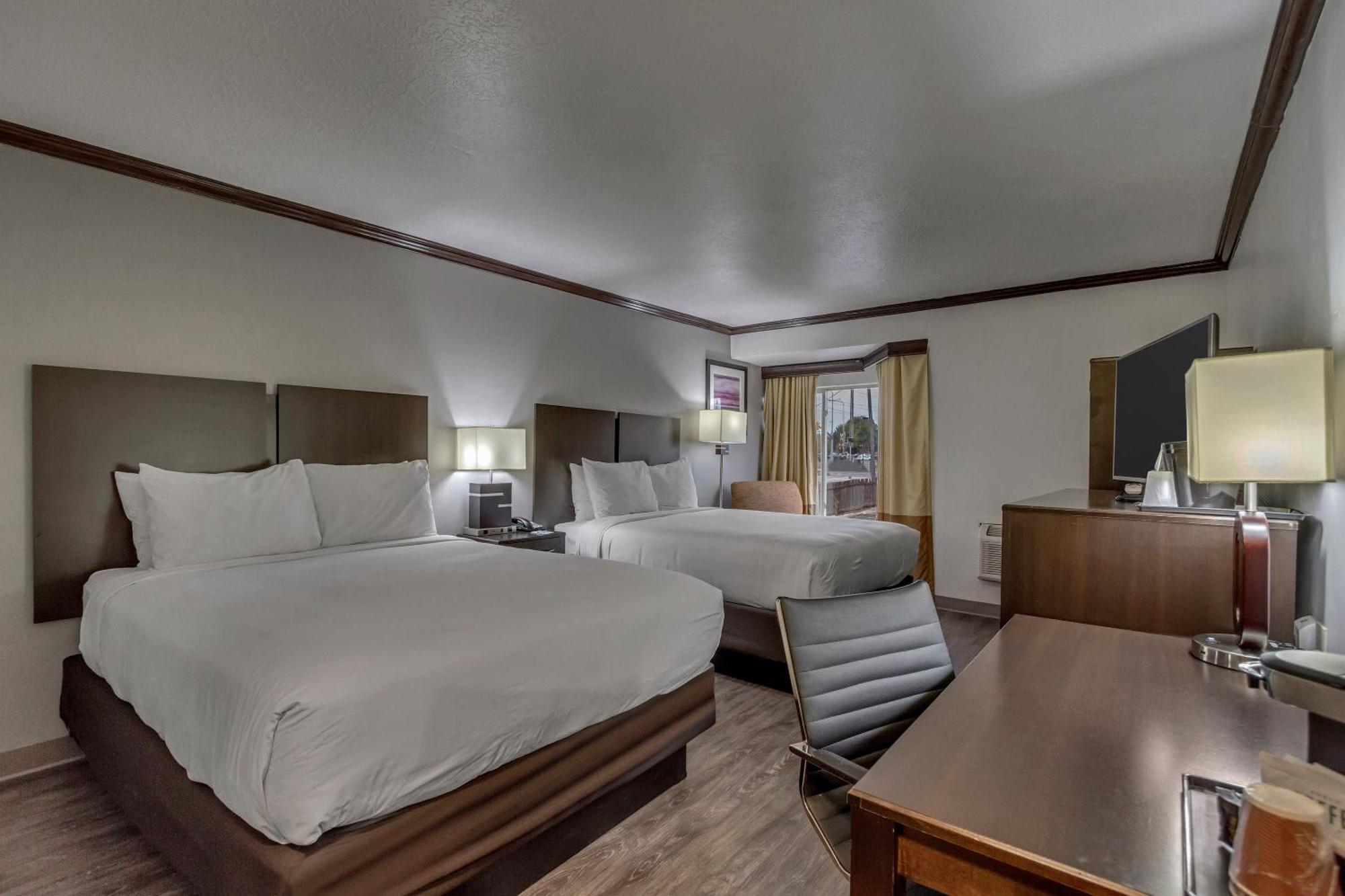 Queen Room Two Queen Beds Non-Smoking