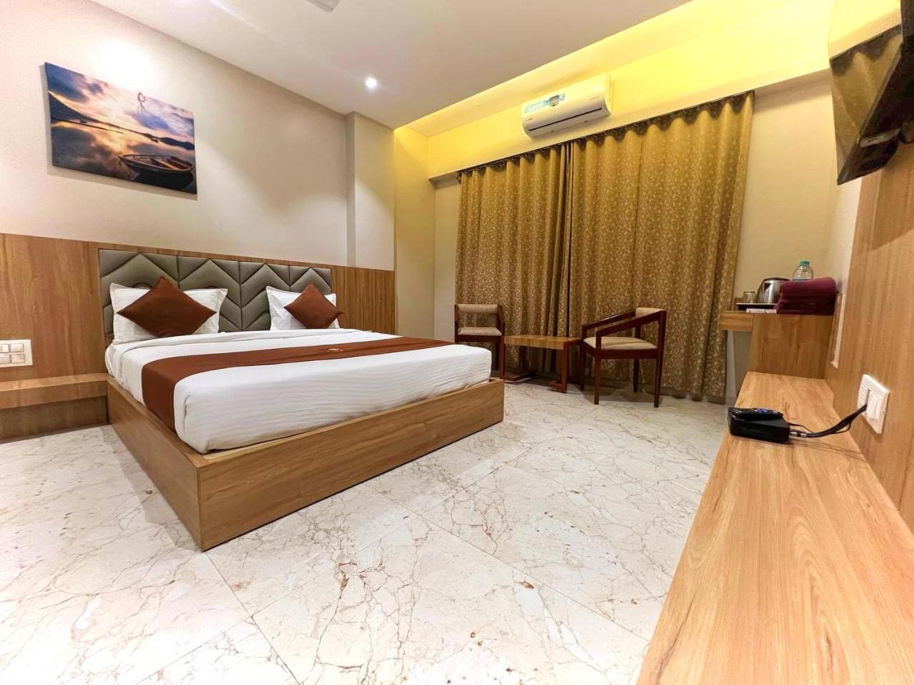 Deluxe Double Room 300 meter from Temple
