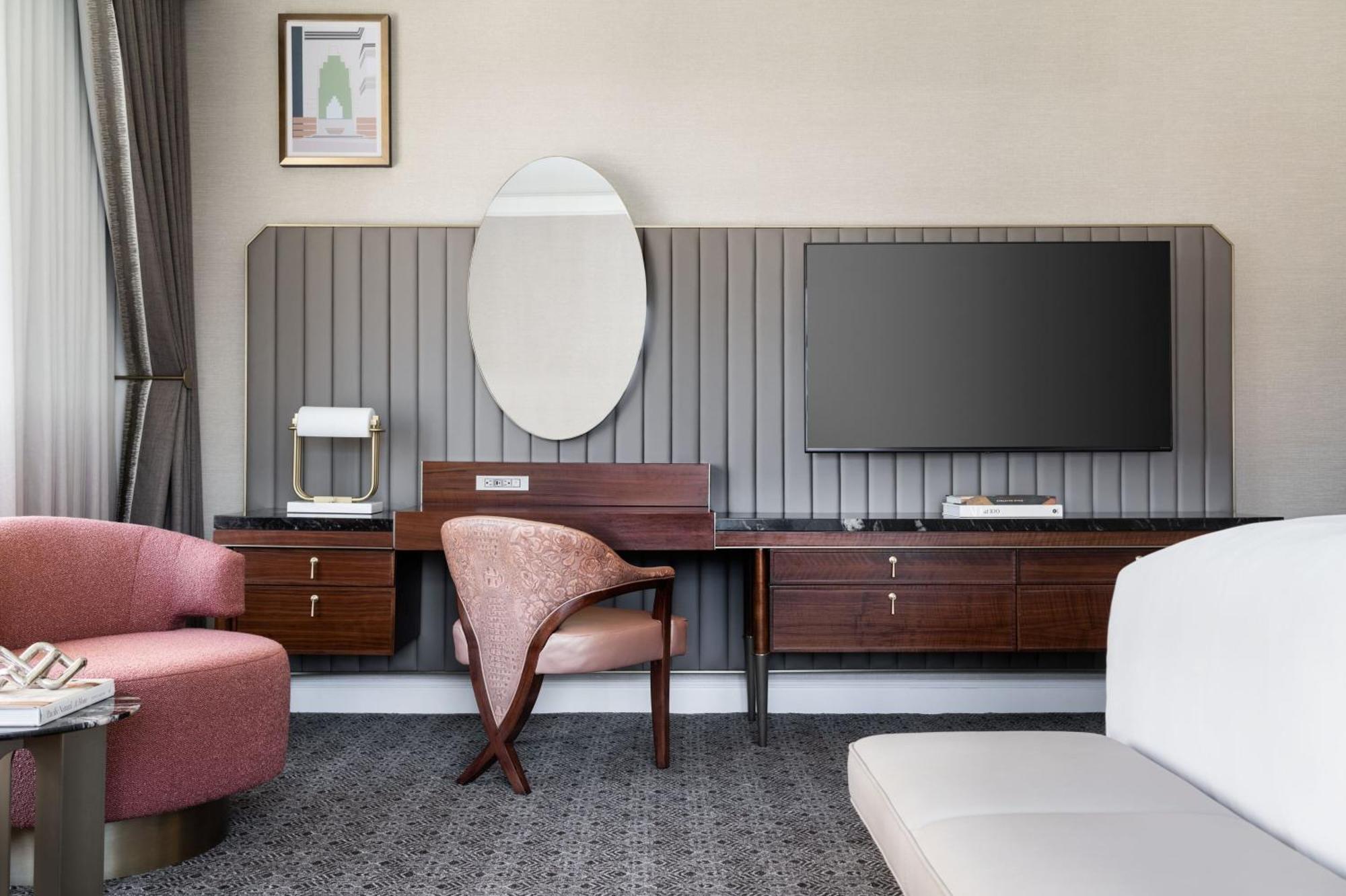 Corner King Room