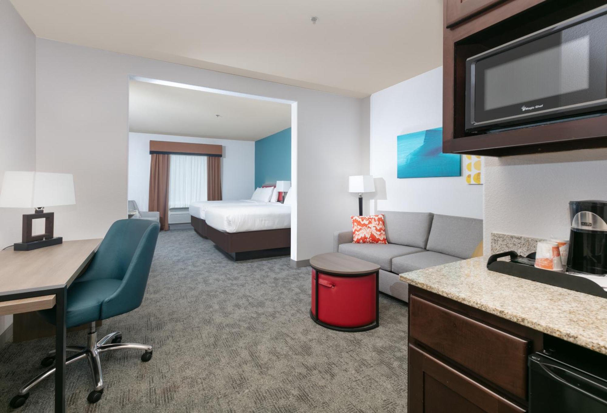 Queen Suite Two Queen Beds Non-Smoking