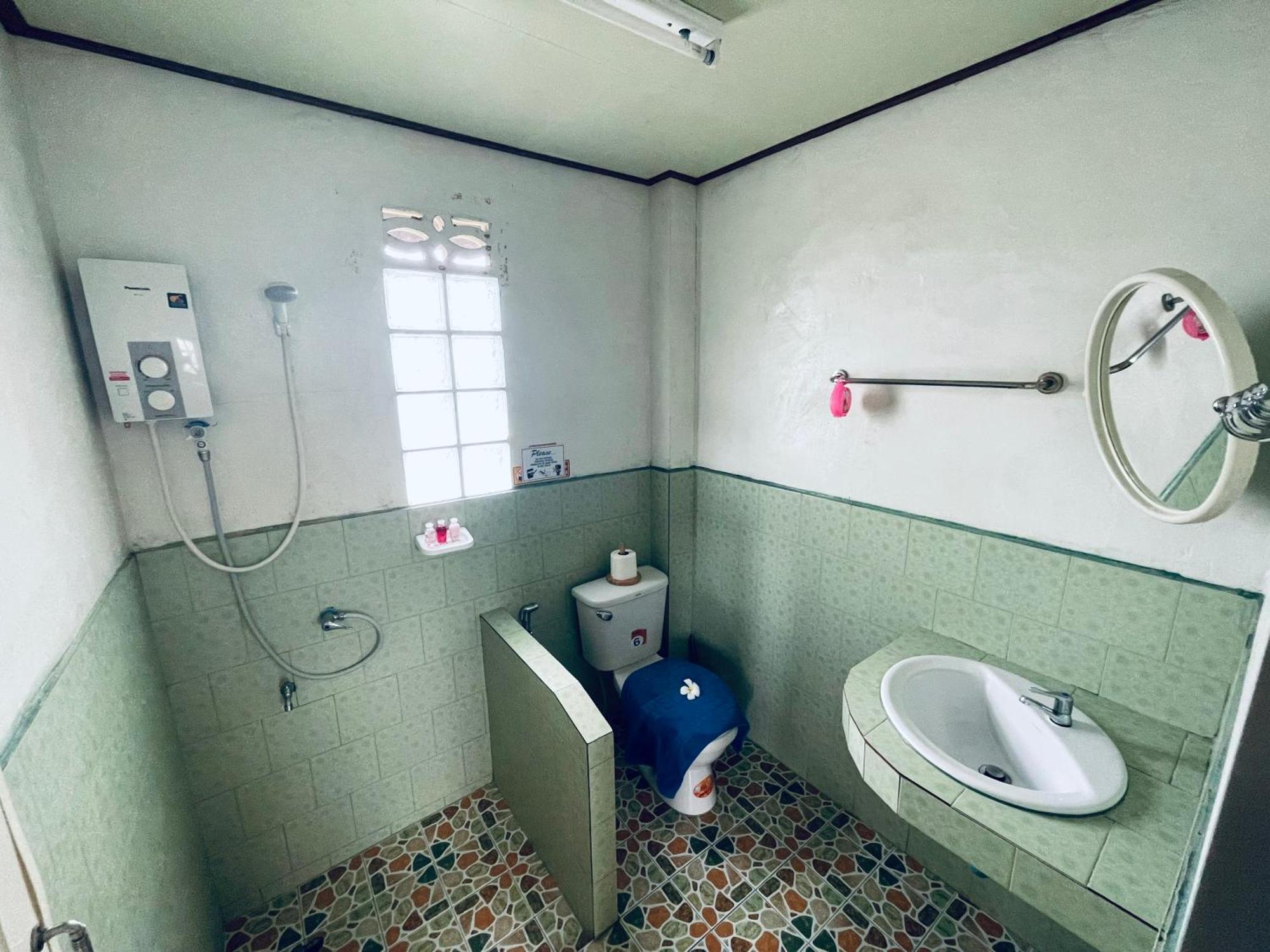 Deluxe Room (2 Adults + 1 Child)