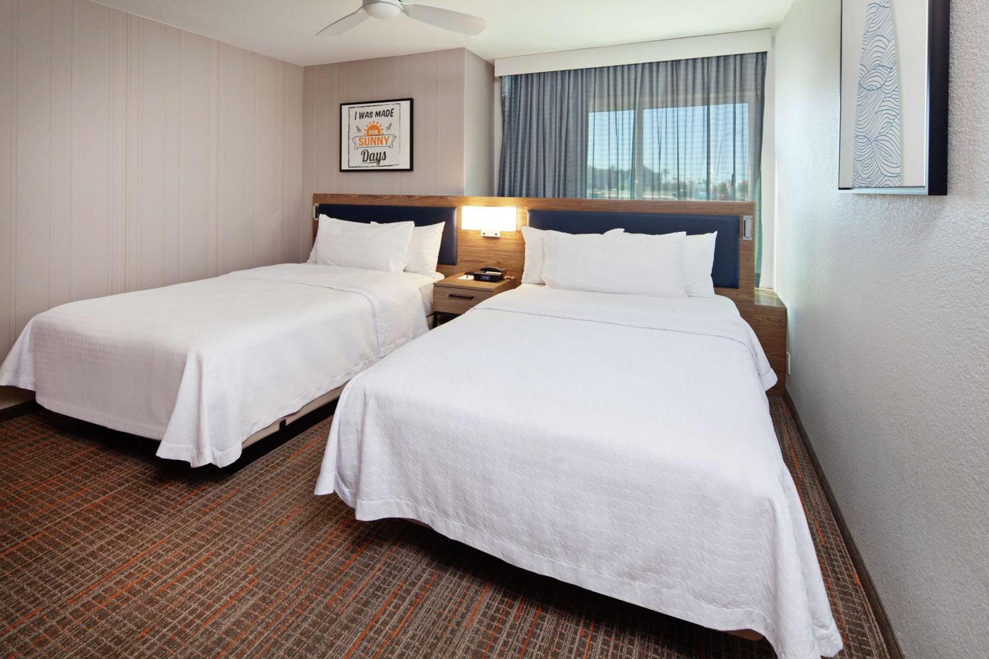 One-Bedroom Suite Two Double Beds Non-Smoking