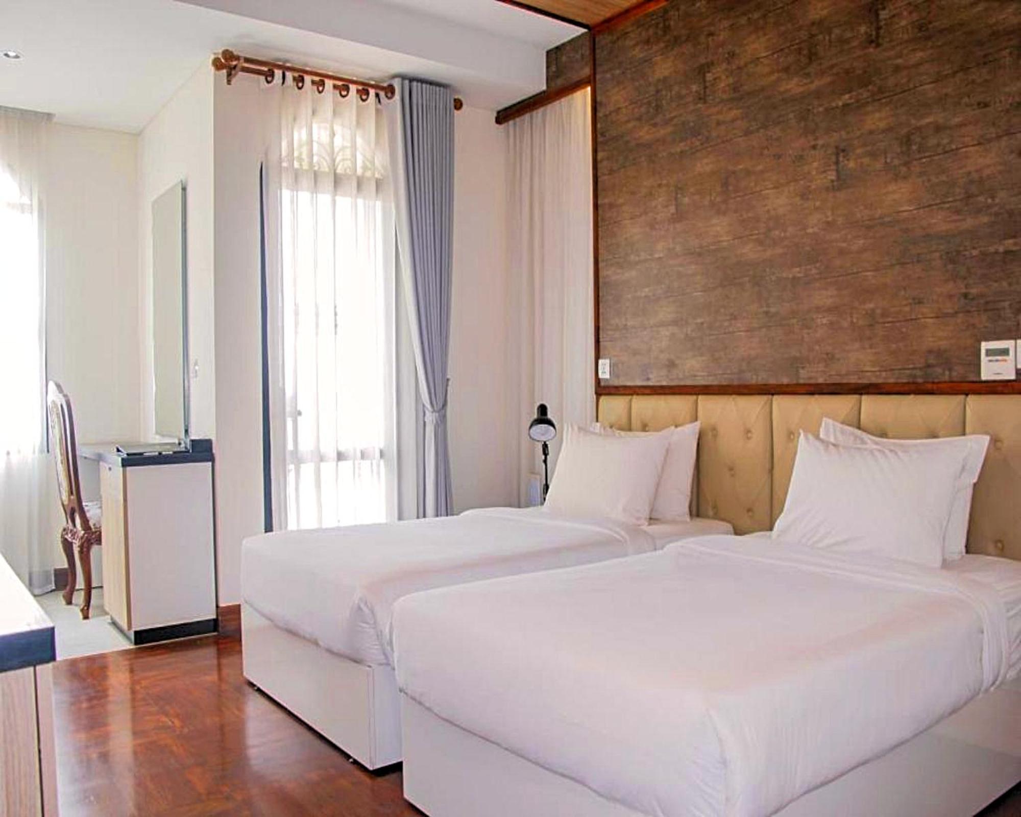 Deluxe Twin Room Balcony City View