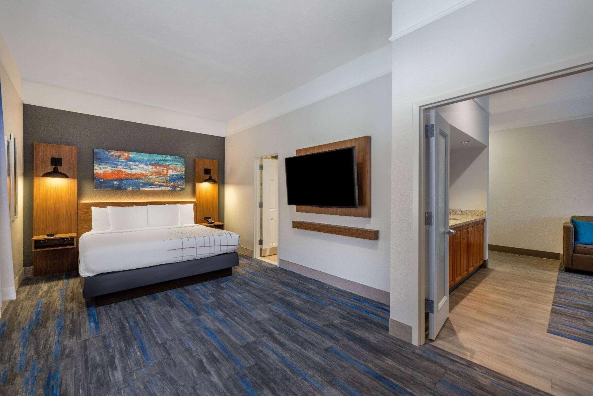 One-Bedroom King Suite Non-Smoking