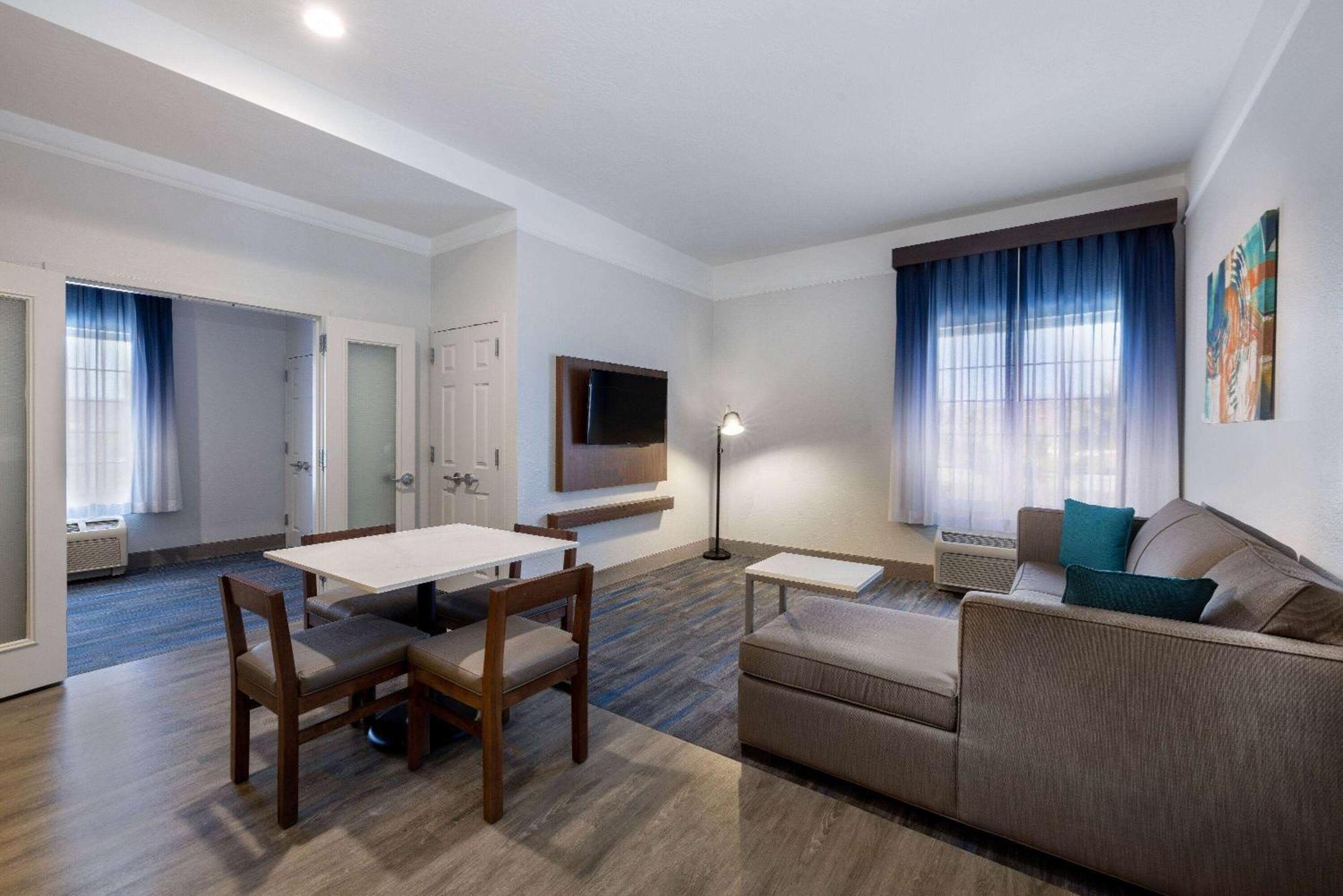 One-Bedroom Premier King Suite Non-Smoking