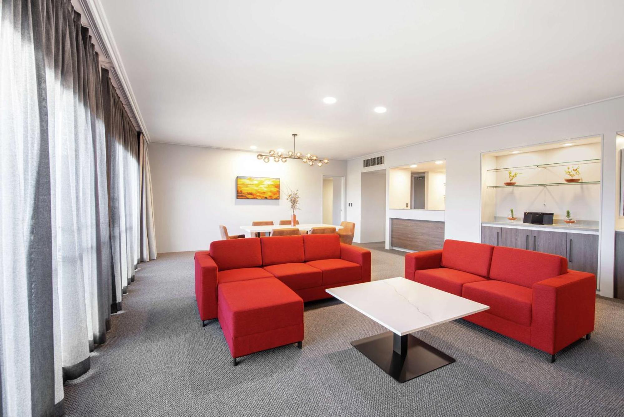 Premier King Suite Mountain View
