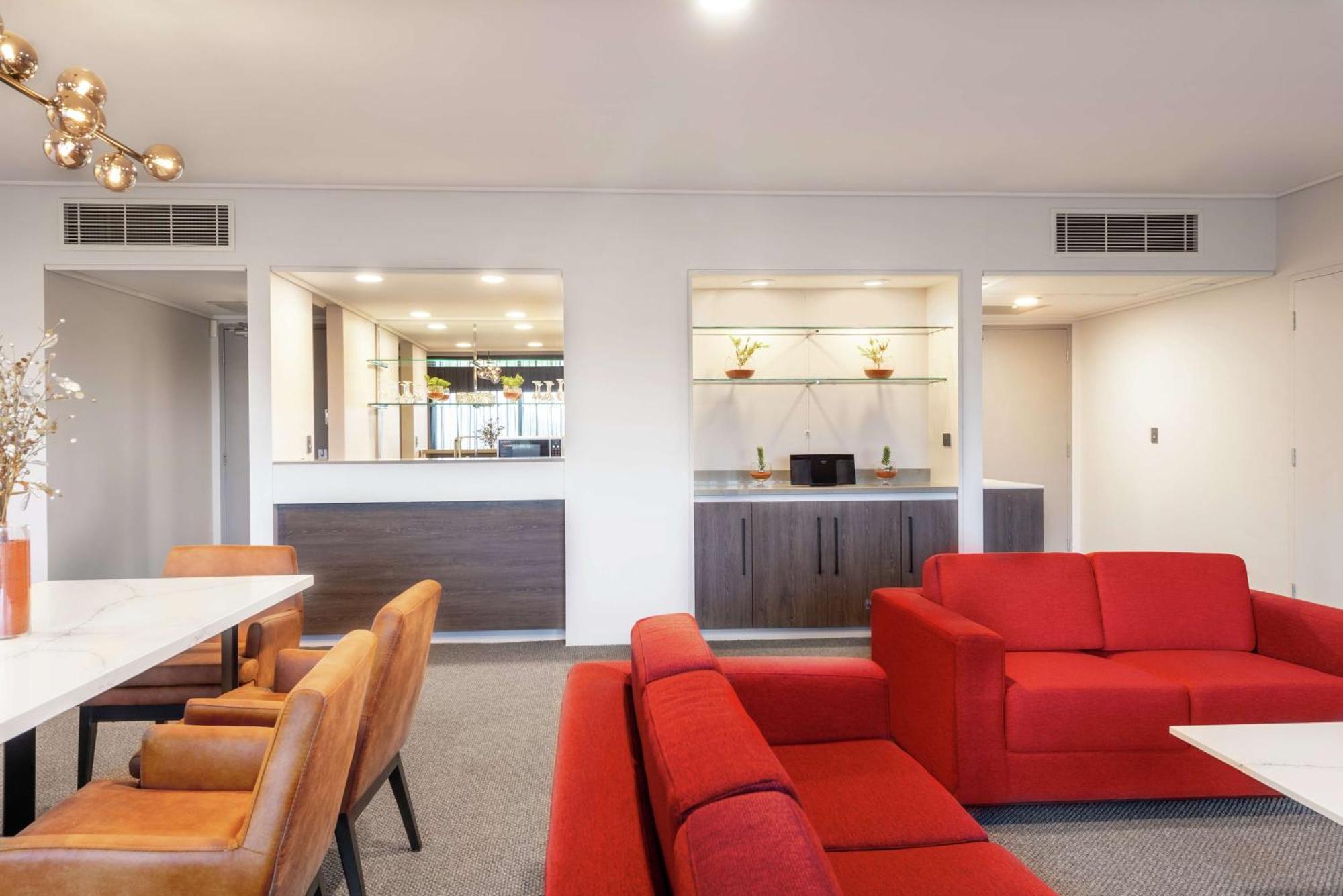 Premier King Suite Mountain View