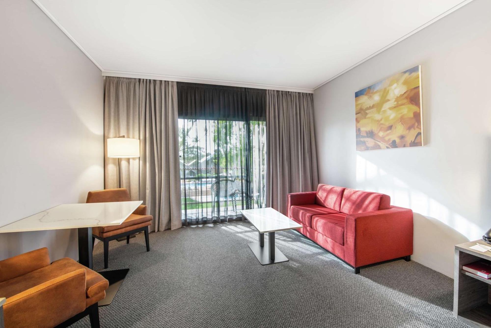 King Junior Suite Mountain View