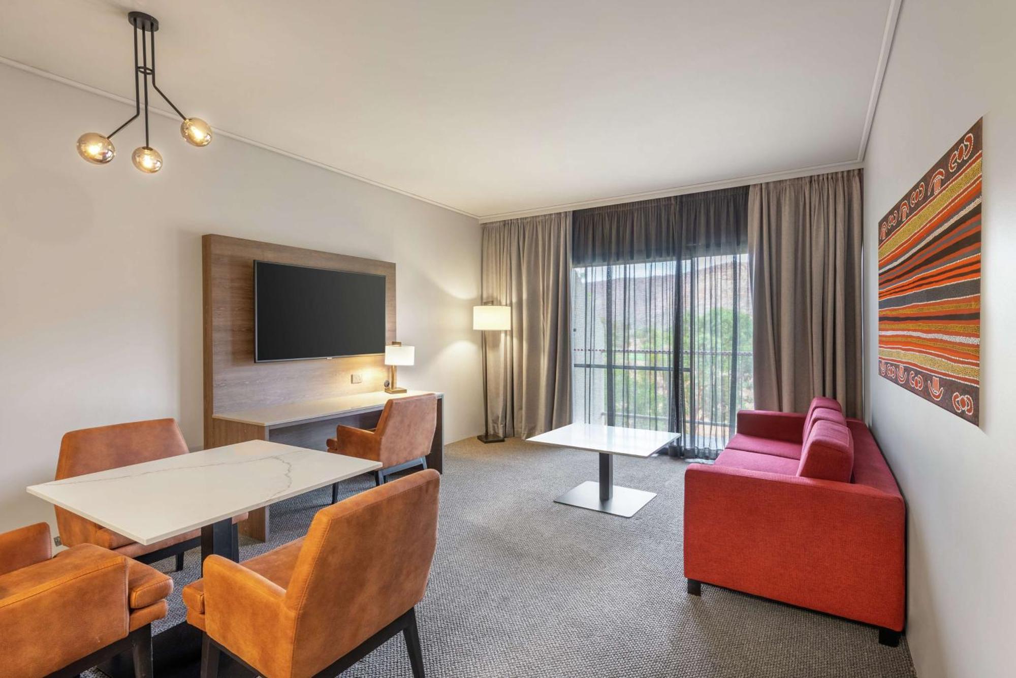 King Junior Suite Mountain View