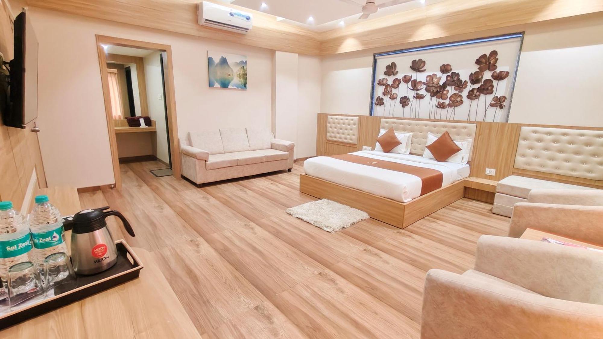 Executive Suite 300 meter from Temple