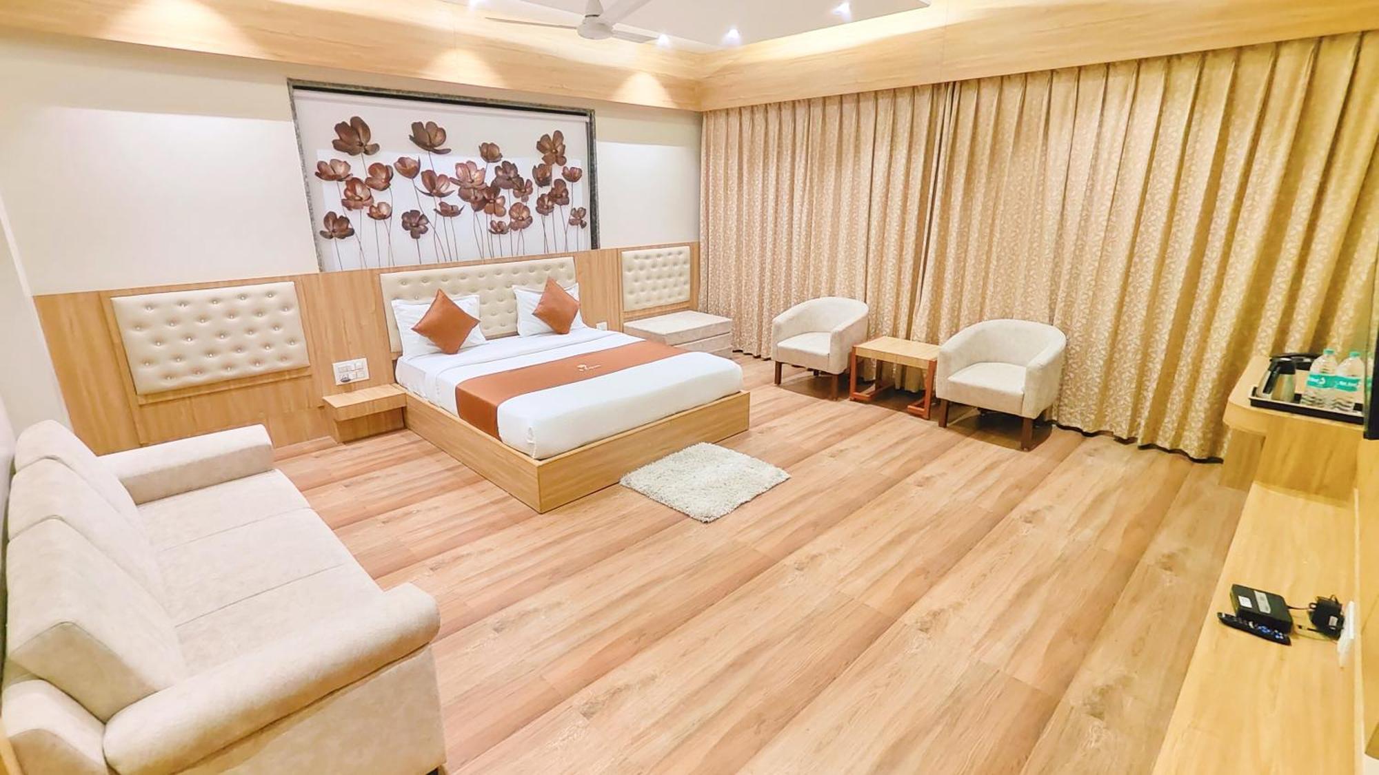 Executive Suite 300 meter from Temple