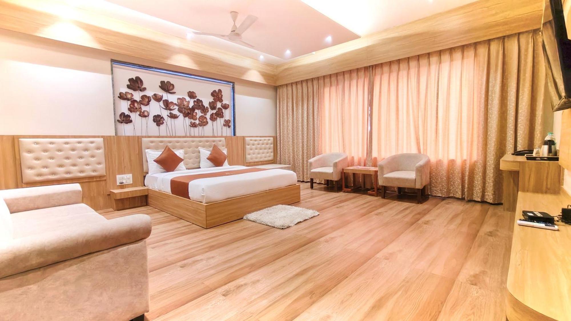 Executive Suite 300 meter from Temple