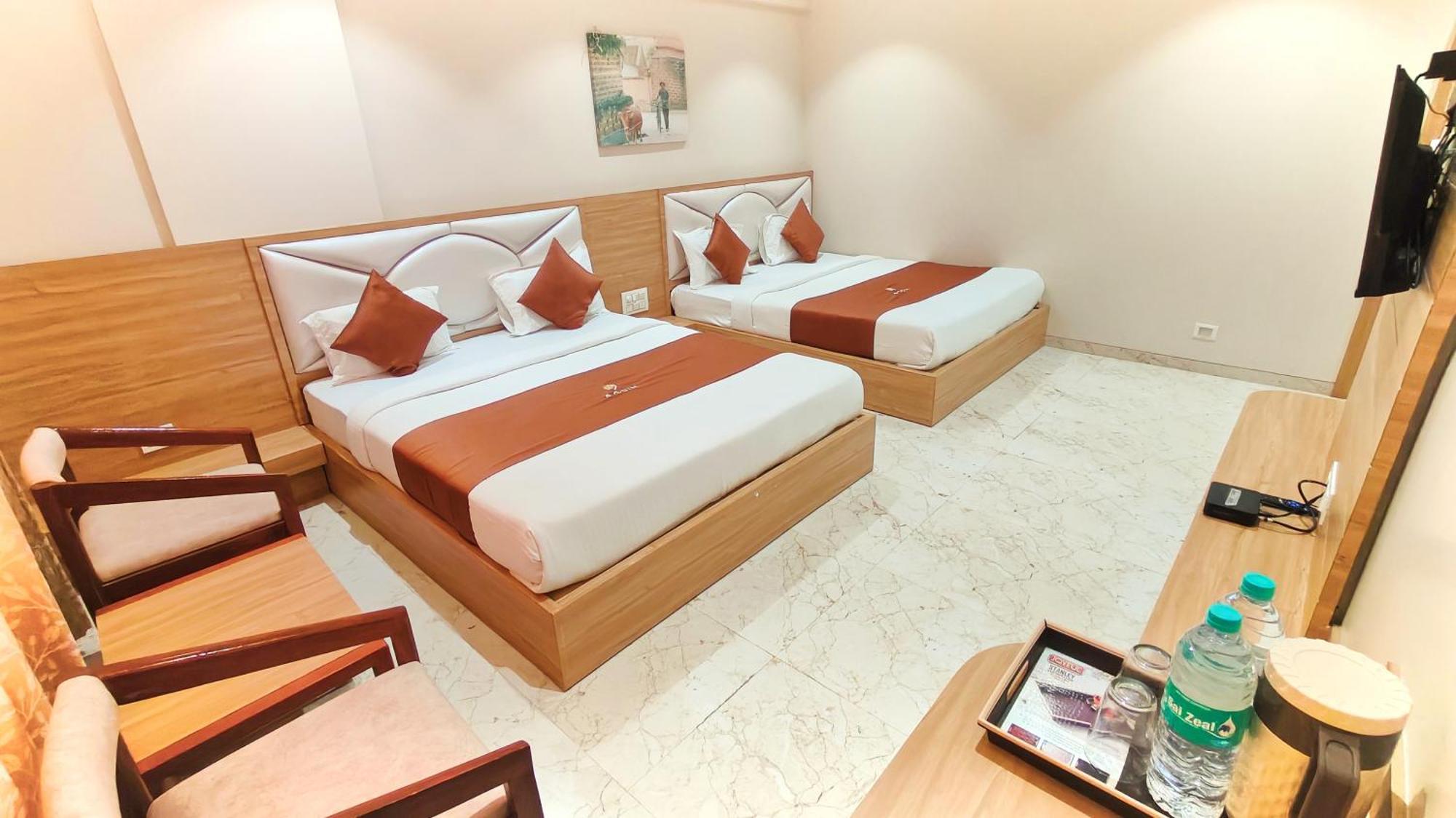Deluxe Family Room 300 meter from Temple