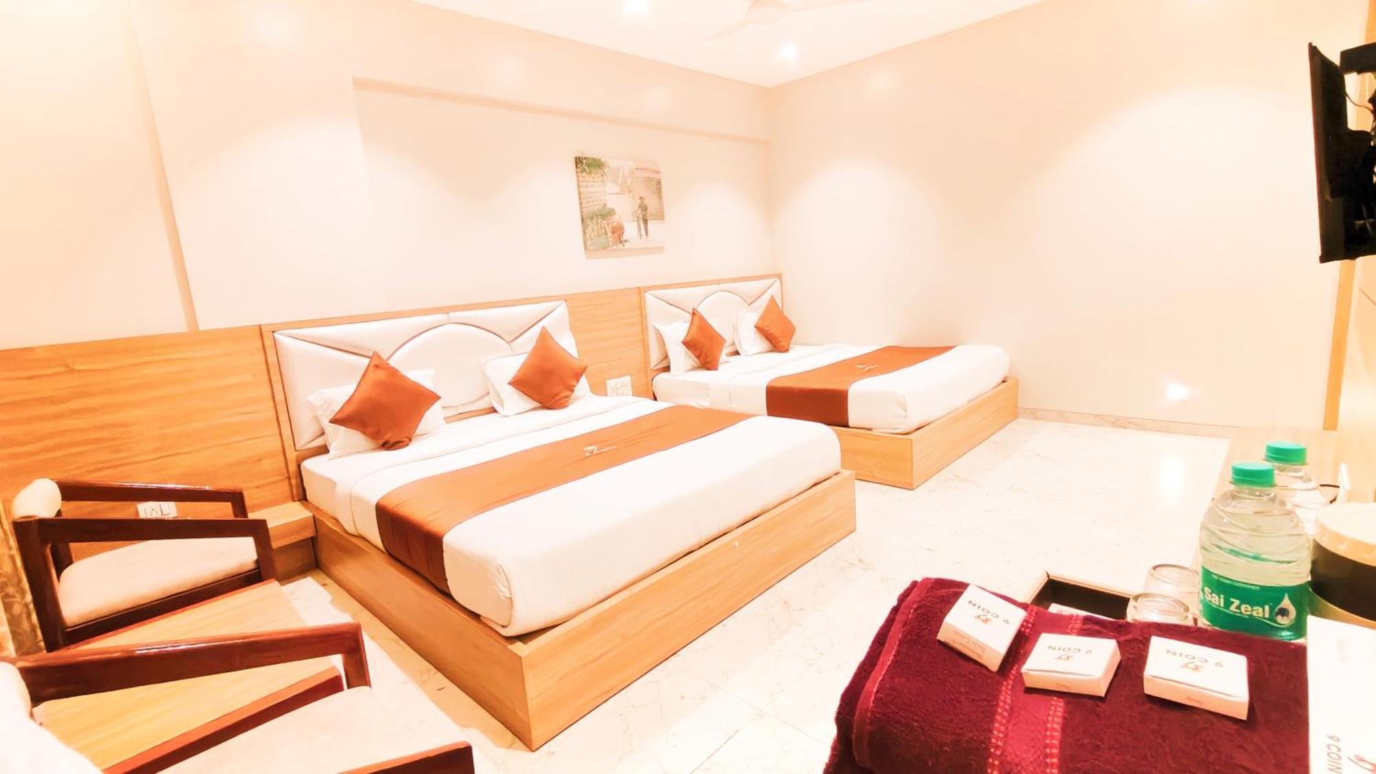 Deluxe Family Room 300 meter from Temple