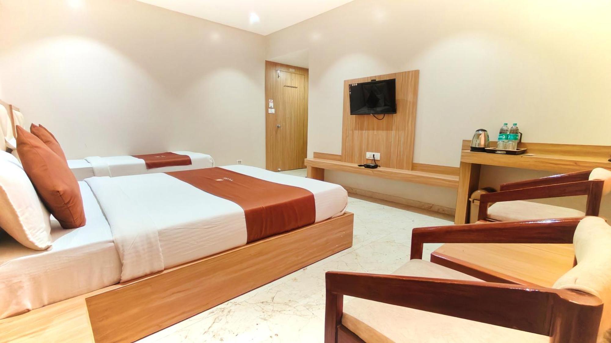 Deluxe Family Room 300 meter from Temple