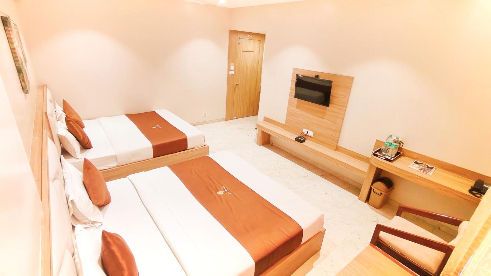 Deluxe Family Room 300 meter from Temple